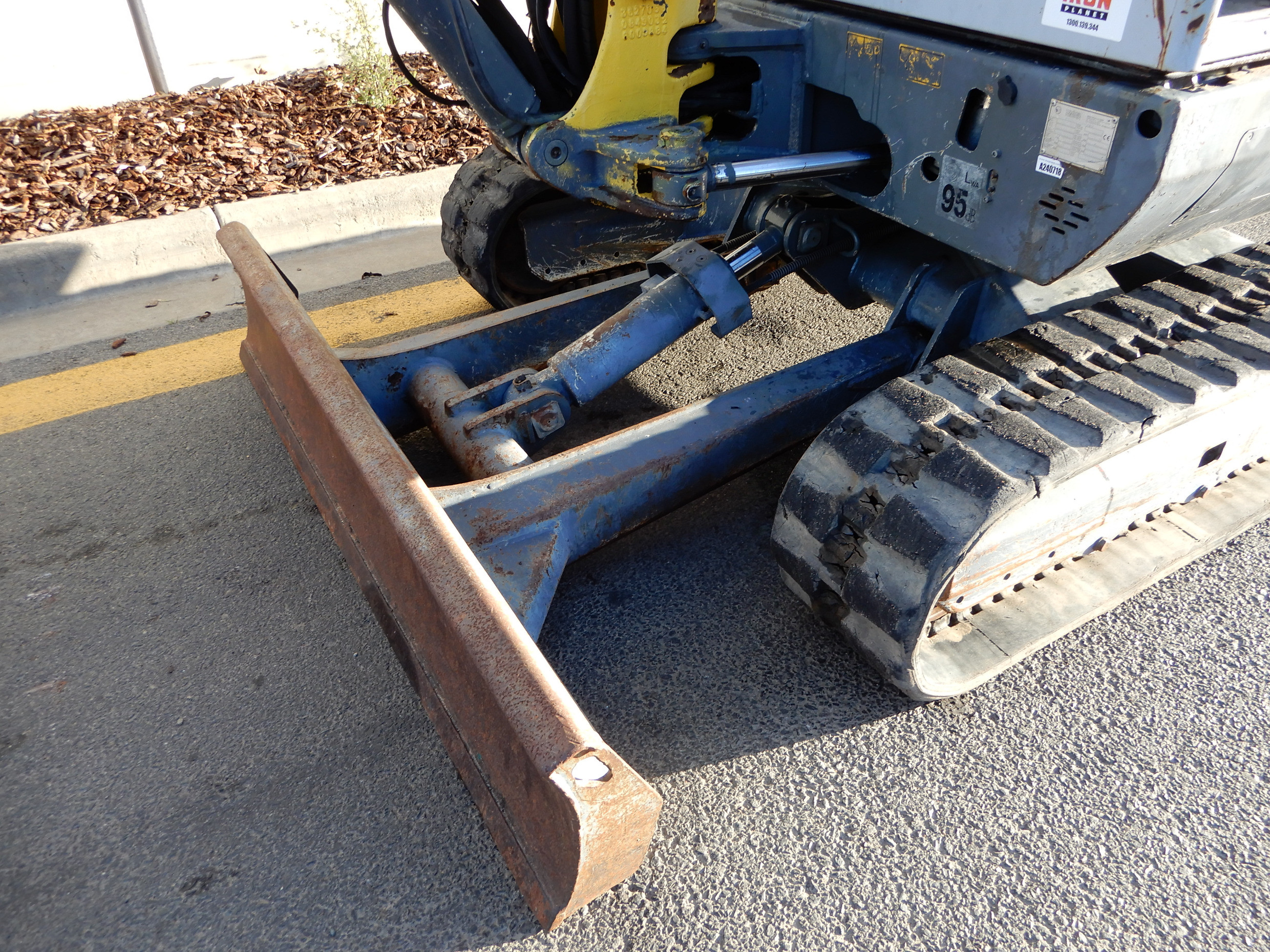 2010 WACKER NEUSON 38Z3 EXCAVATOR