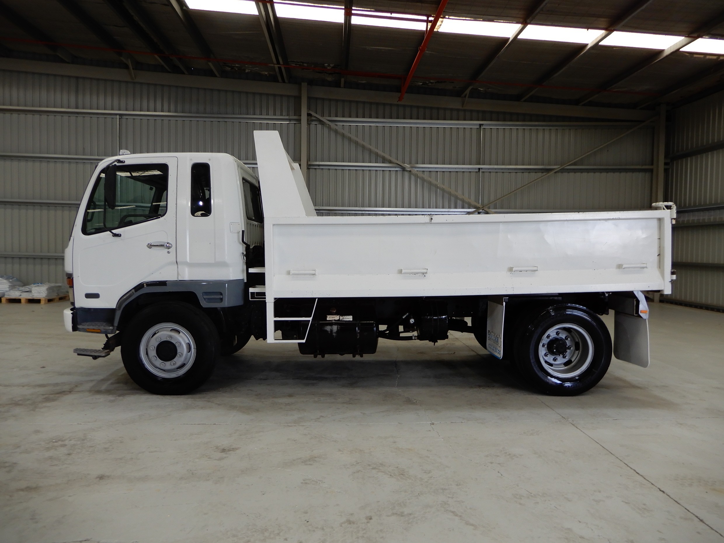 1996 MITSUBISHI FM617 TRUCK TIPPING TRAY