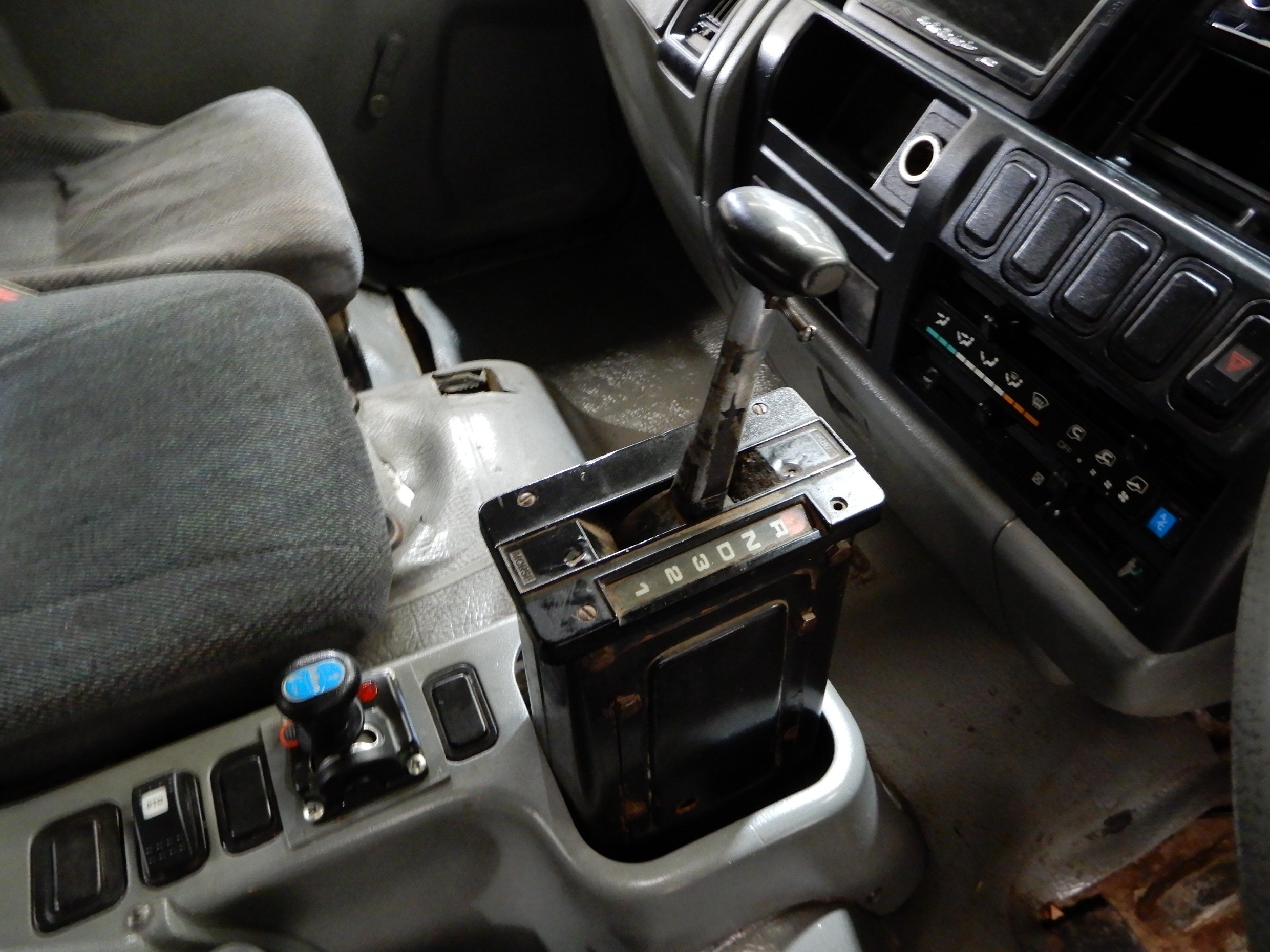 1996 MITSUBISHI FM617 TRUCK TIPPING TRAY
