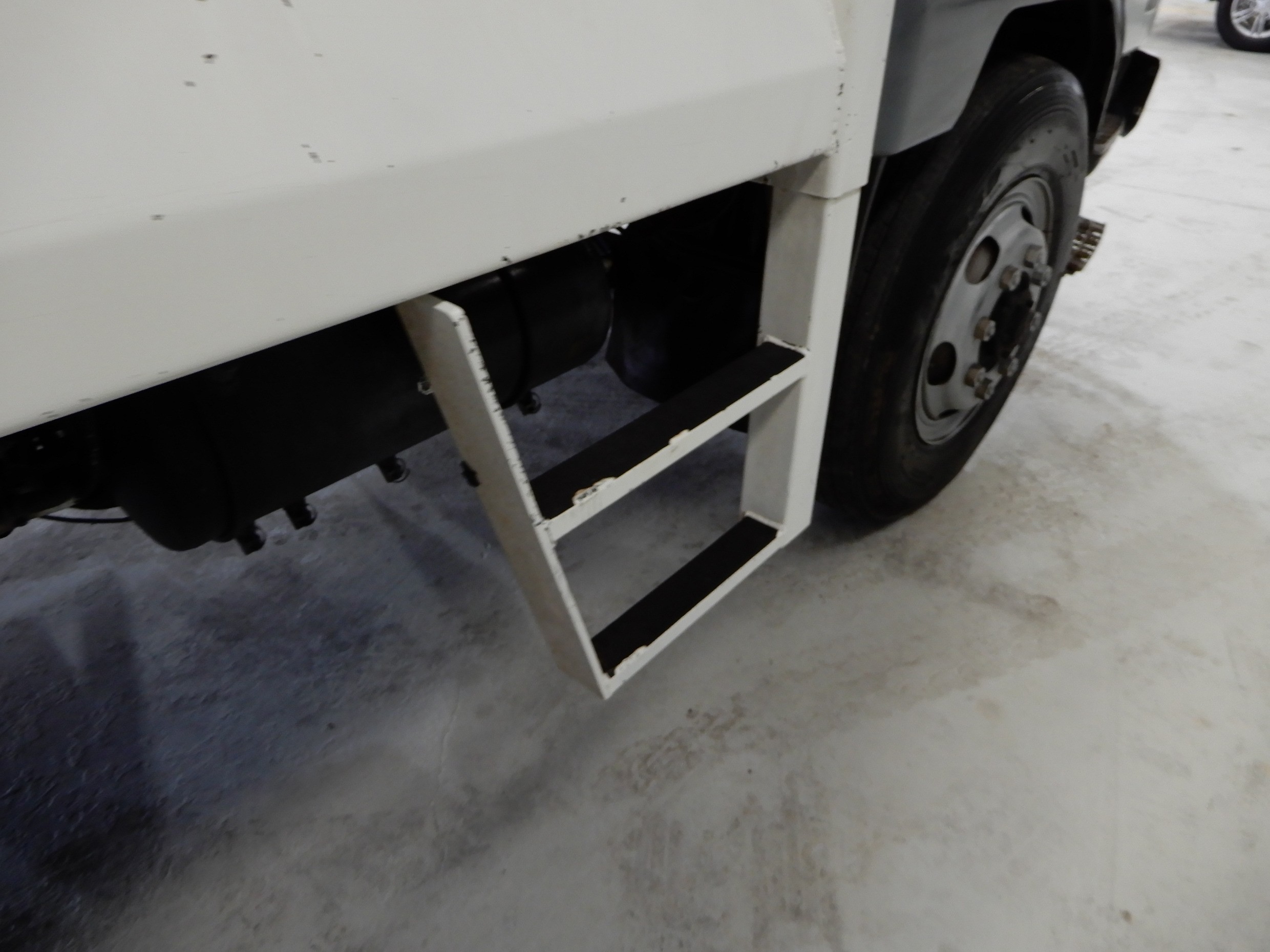 1996 MITSUBISHI FM617 TRUCK TIPPING TRAY