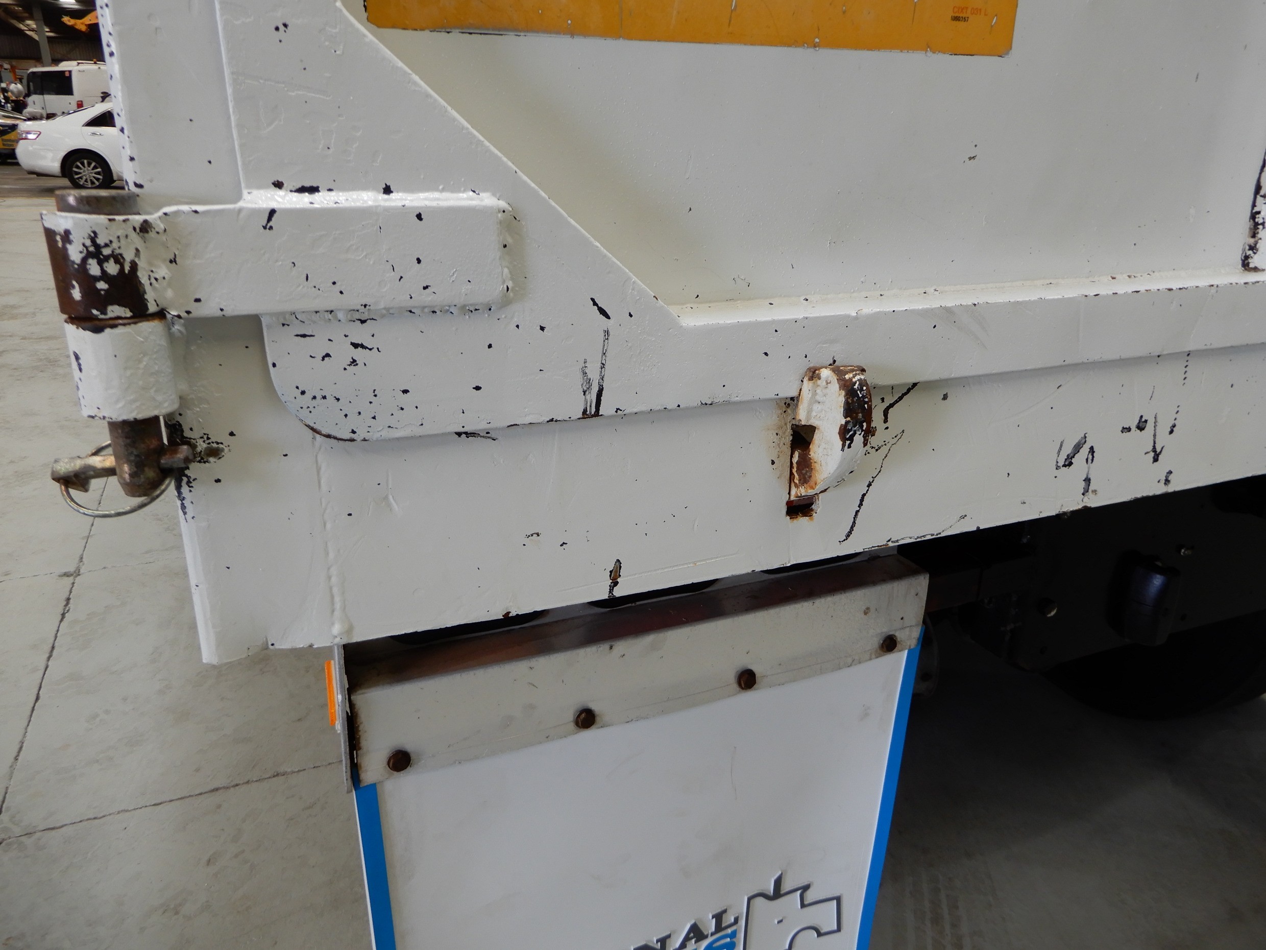 1996 MITSUBISHI FM617 TRUCK TIPPING TRAY