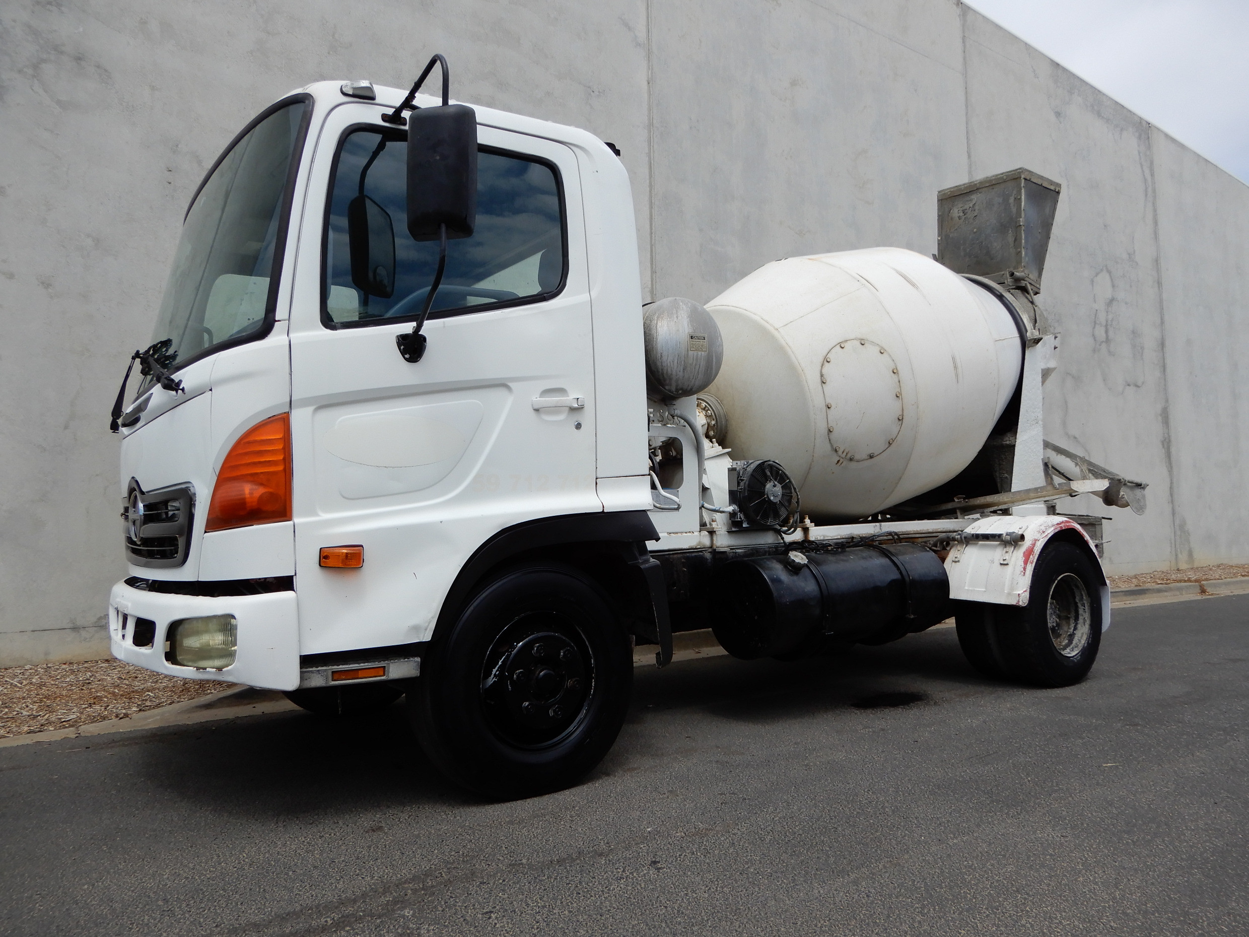 2006 HINO FC RANGER 5 TRUCK MANUAL CONCRETE AGITATOR