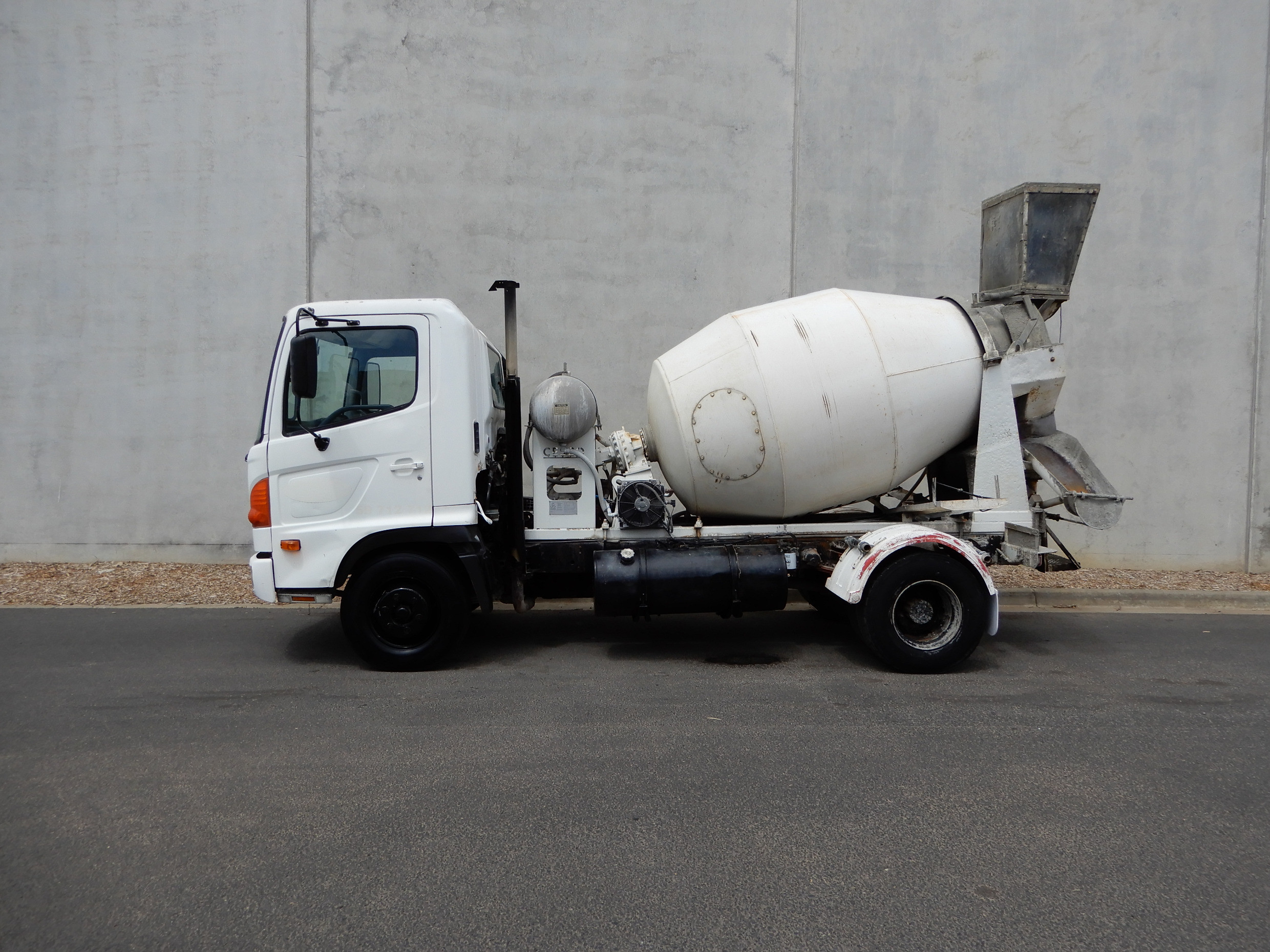 2006 HINO FC RANGER 5 TRUCK MANUAL CONCRETE AGITATOR