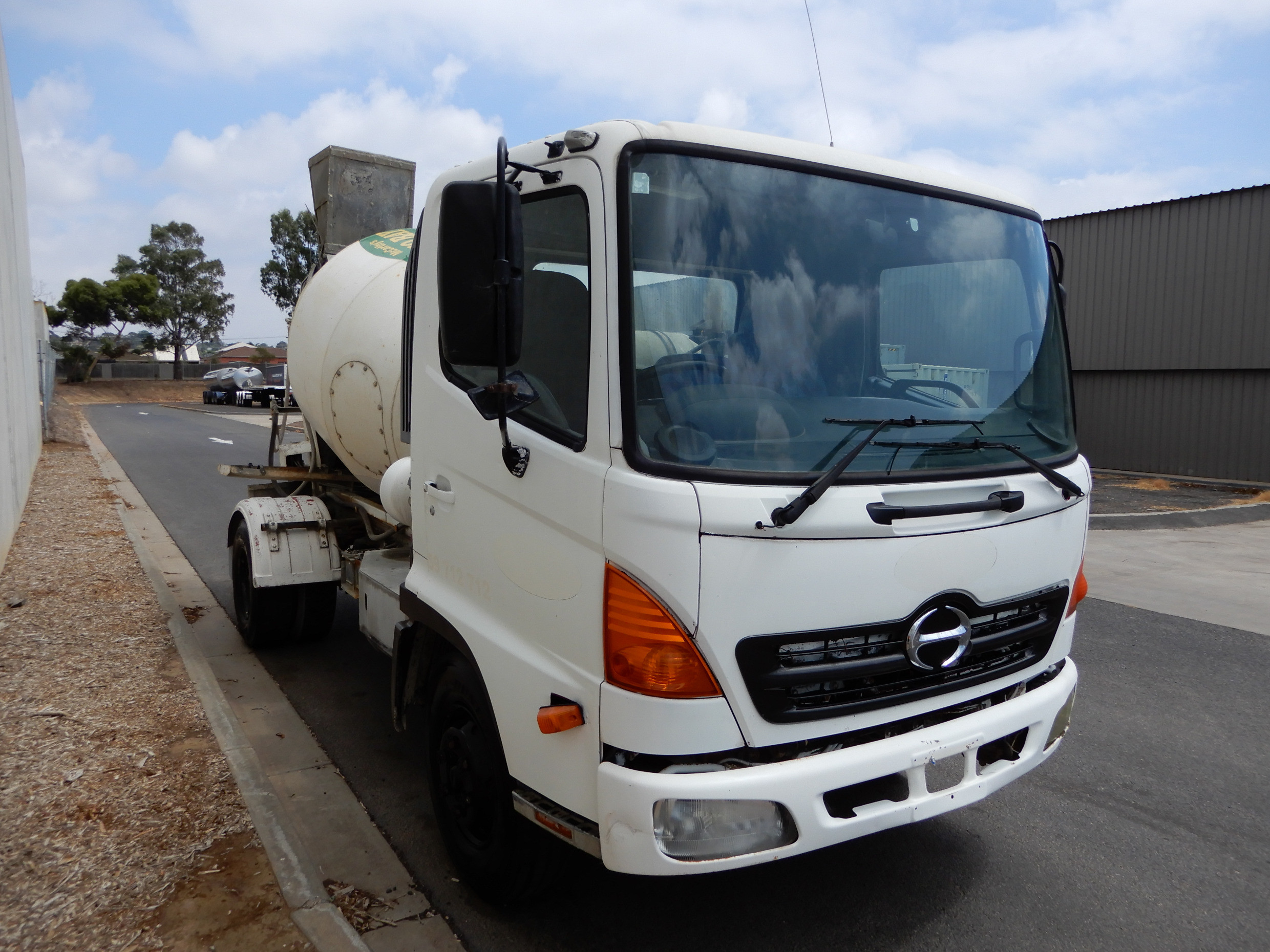 2006 HINO FC RANGER 5 TRUCK MANUAL CONCRETE AGITATOR