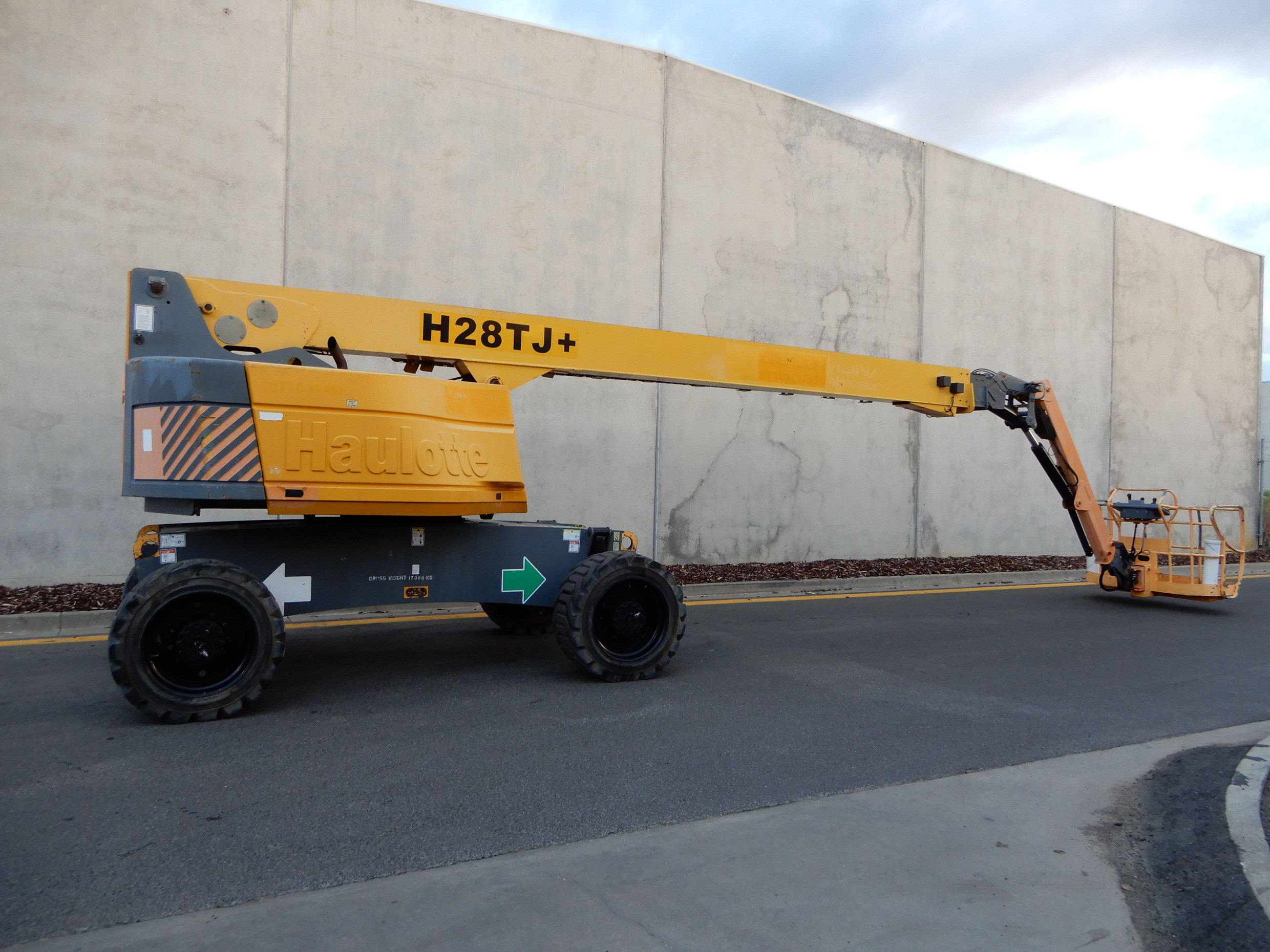 2009 HAULOTTE H28TJX BOOM LIFT