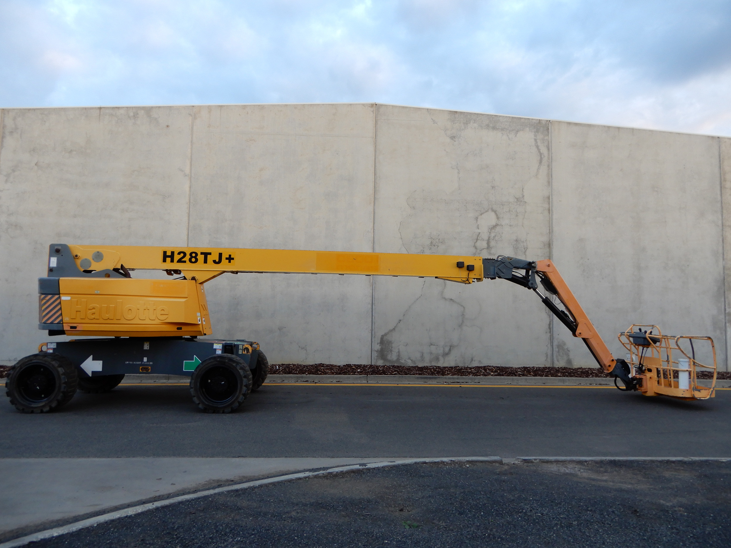 2009 HAULOTTE H28TJX BOOM LIFT