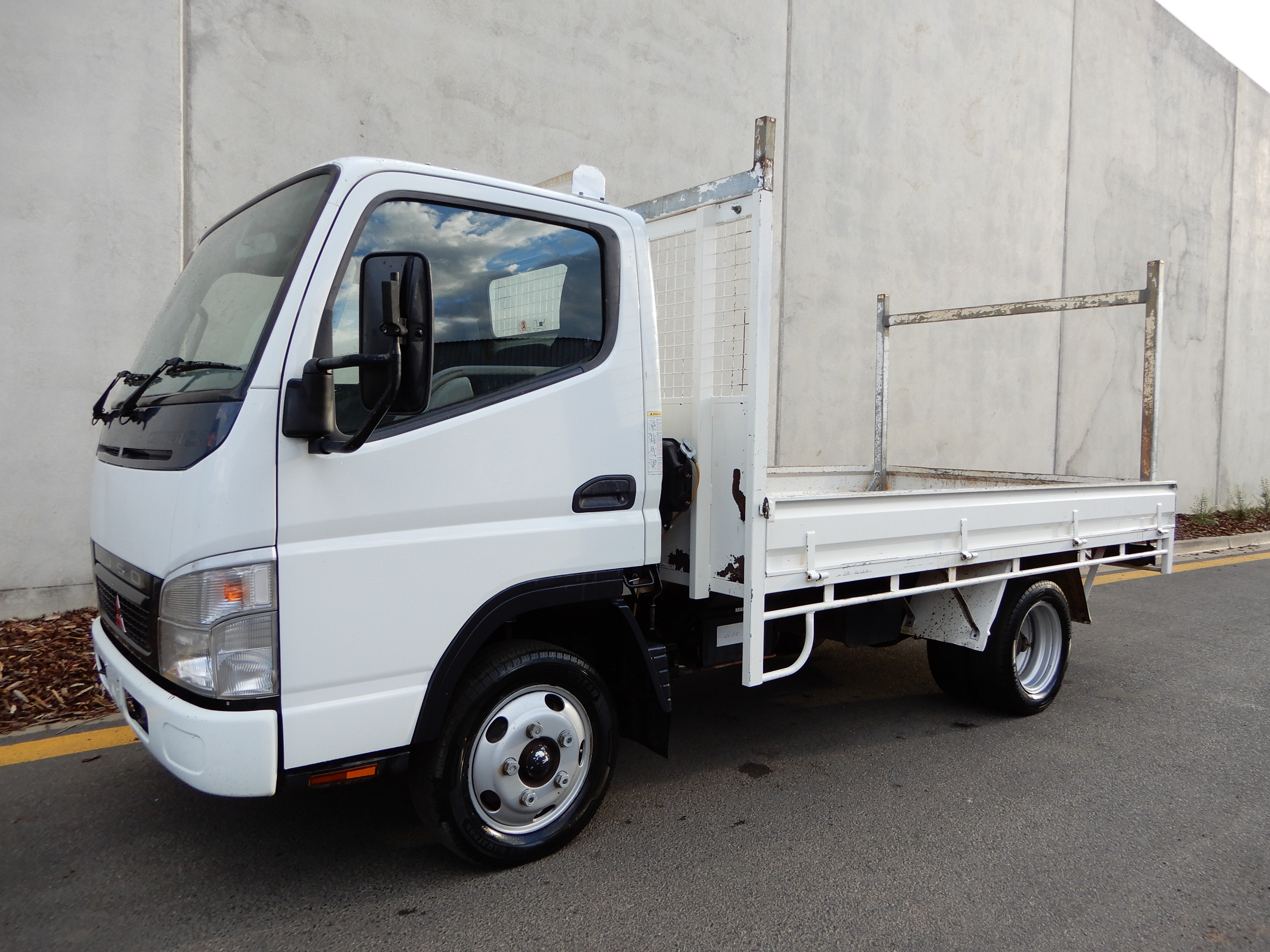 2006 FUSO CANTER TRUCK MANUAL TRAY
