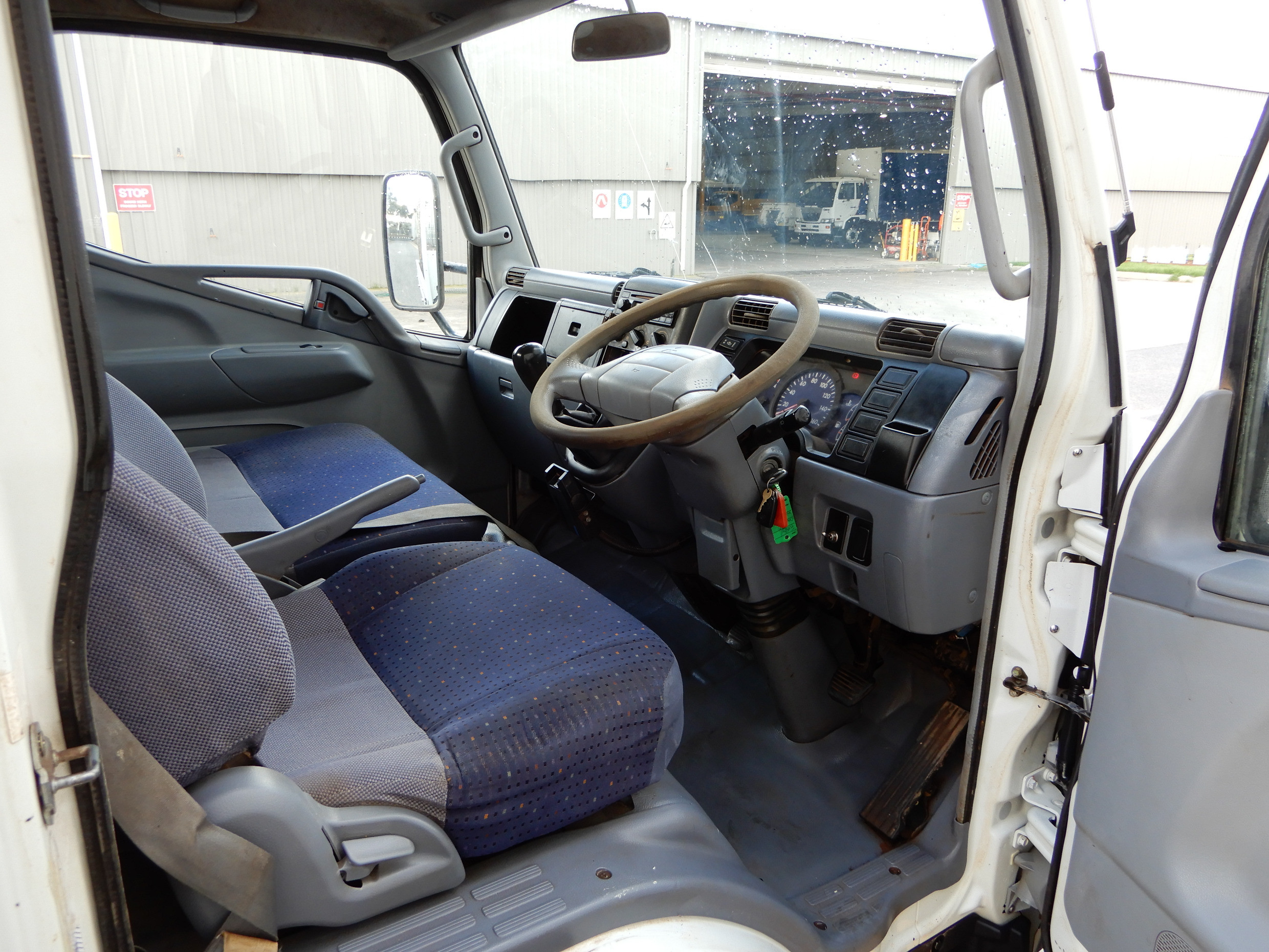 2006 FUSO CANTER TRUCK MANUAL TRAY