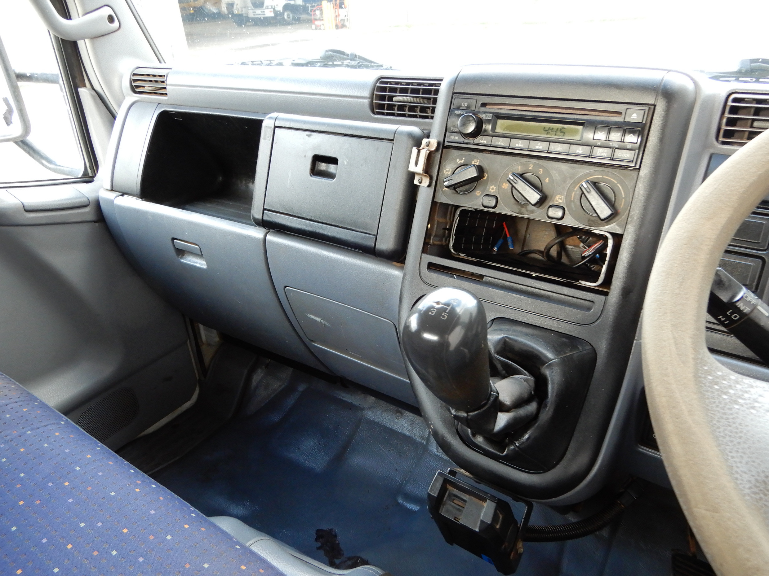 2006 FUSO CANTER TRUCK MANUAL TRAY