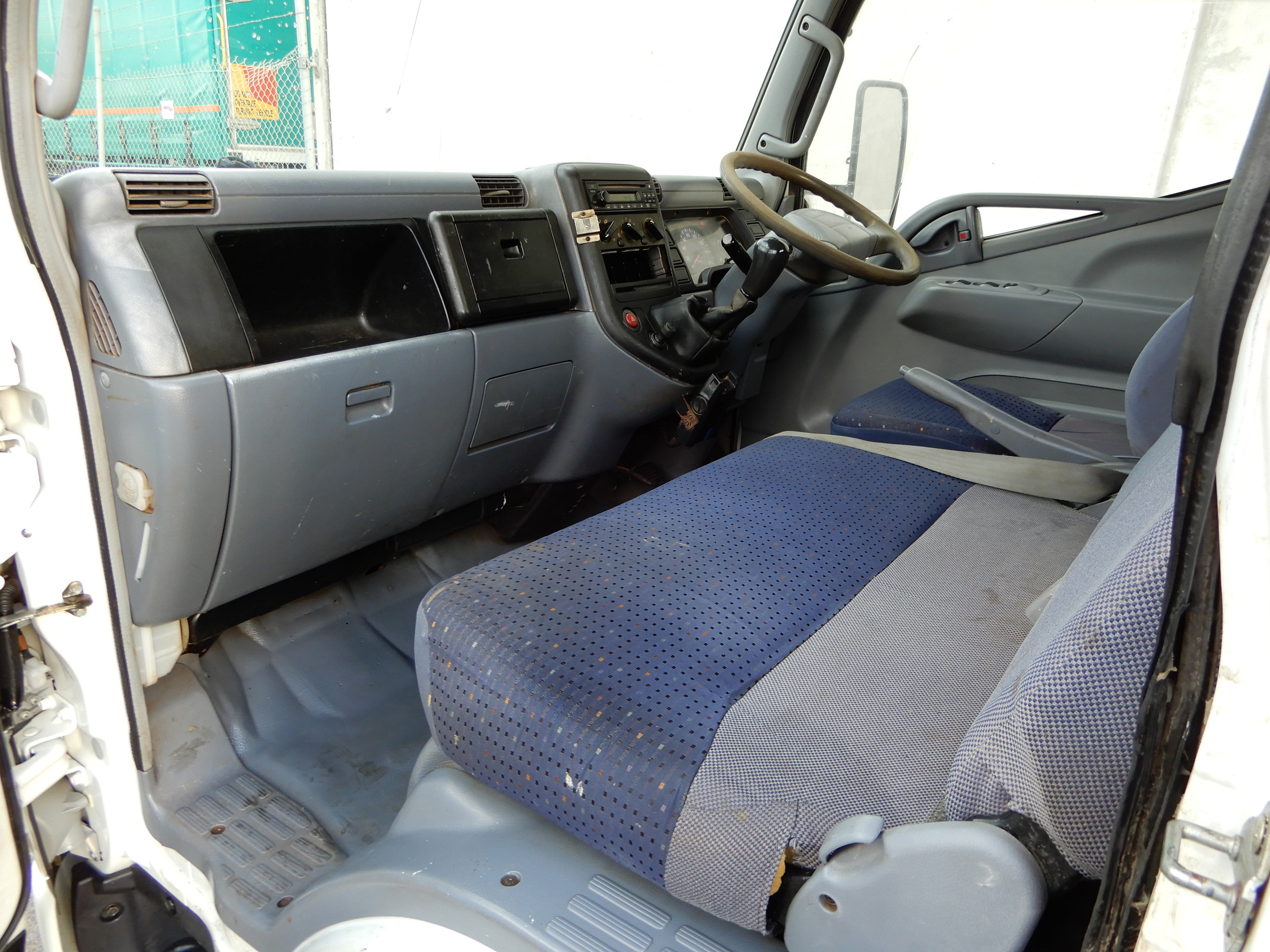 2006 FUSO CANTER TRUCK MANUAL TRAY