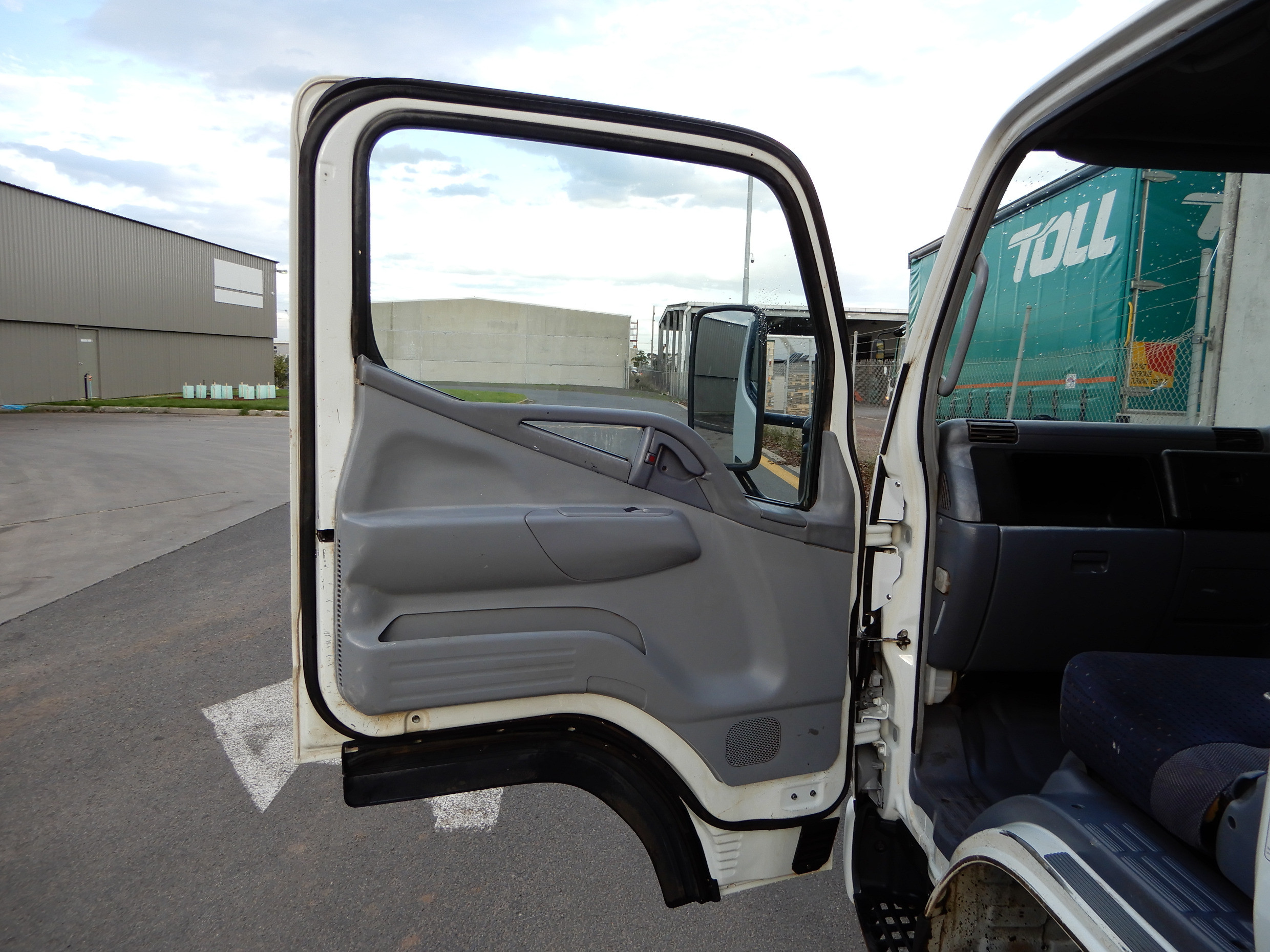 2006 FUSO CANTER TRUCK MANUAL TRAY