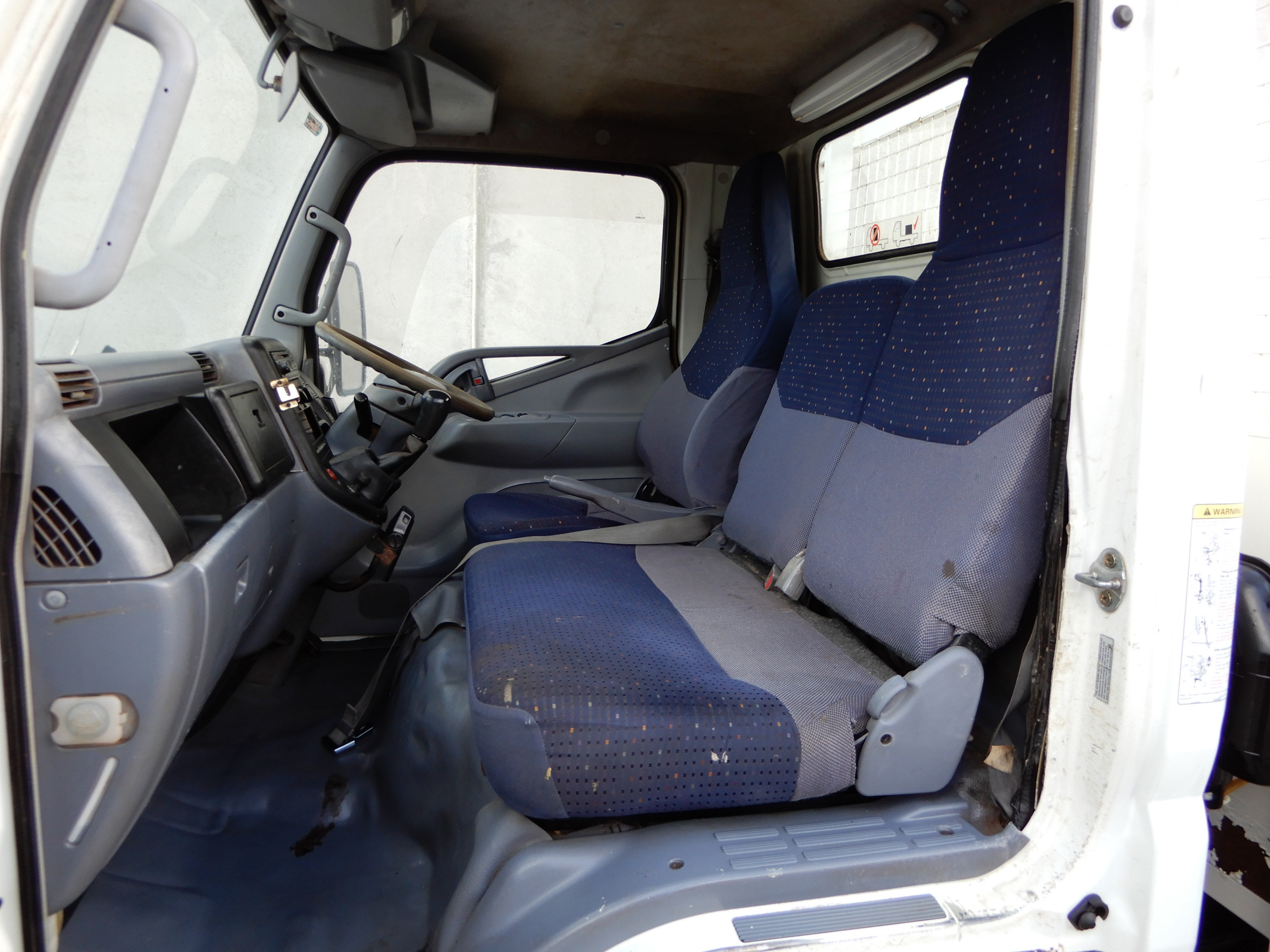 2006 FUSO CANTER TRUCK MANUAL TRAY