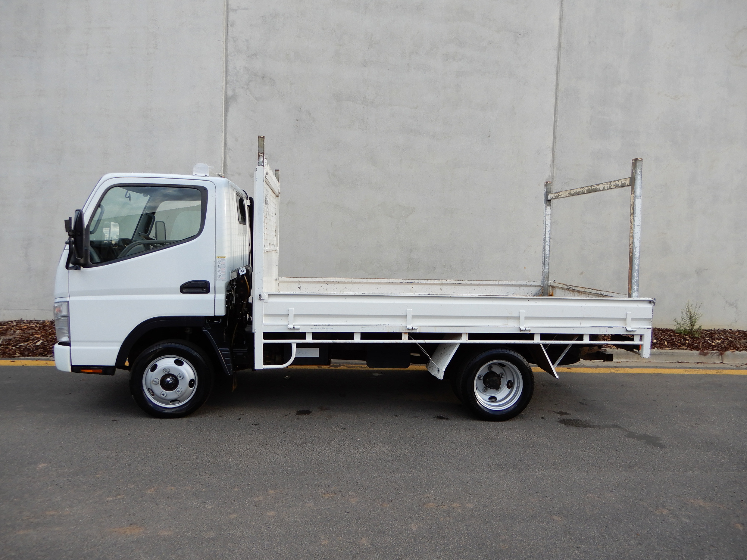2006 FUSO CANTER TRUCK MANUAL TRAY