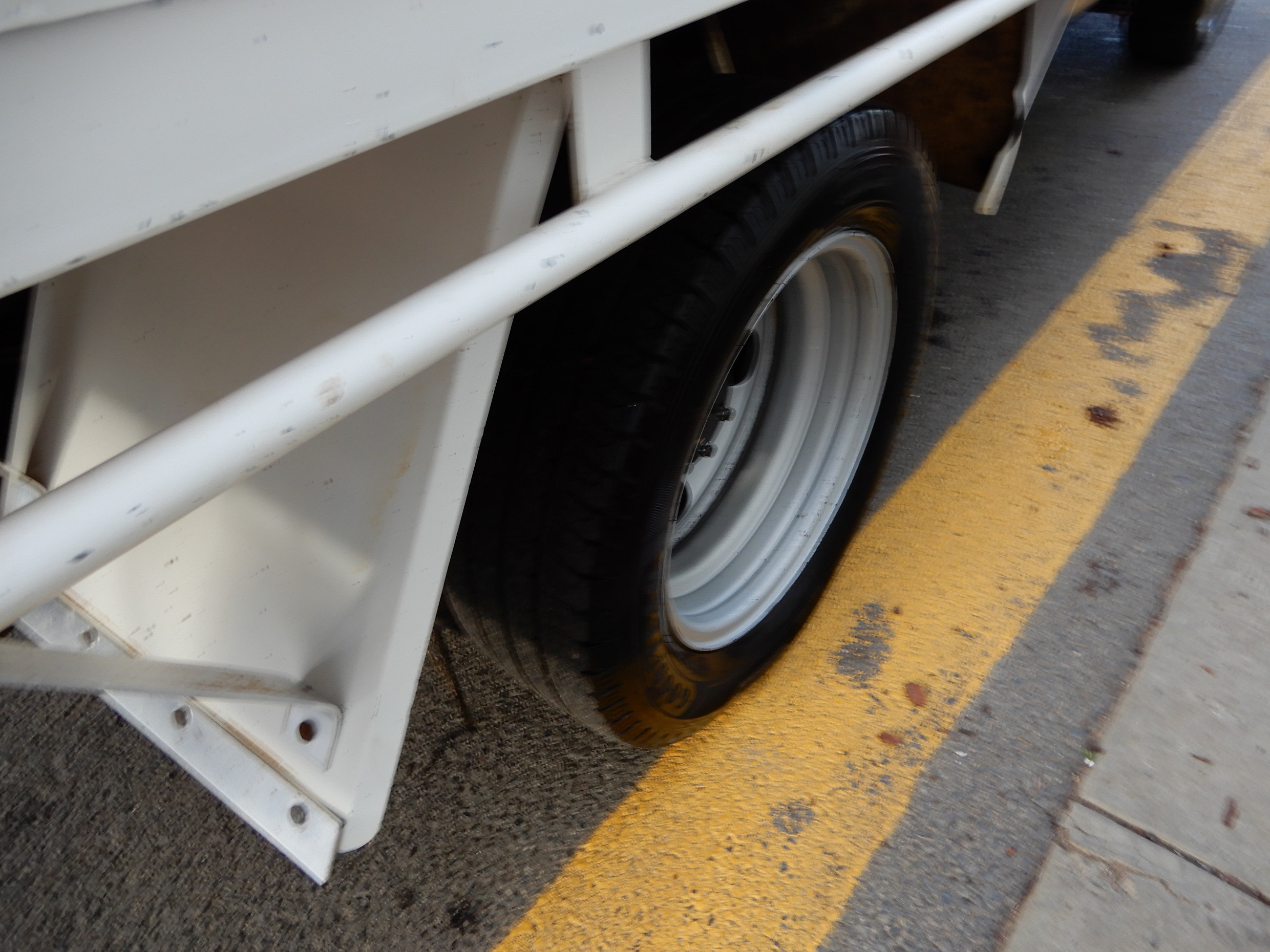 2006 FUSO CANTER TRUCK MANUAL TRAY