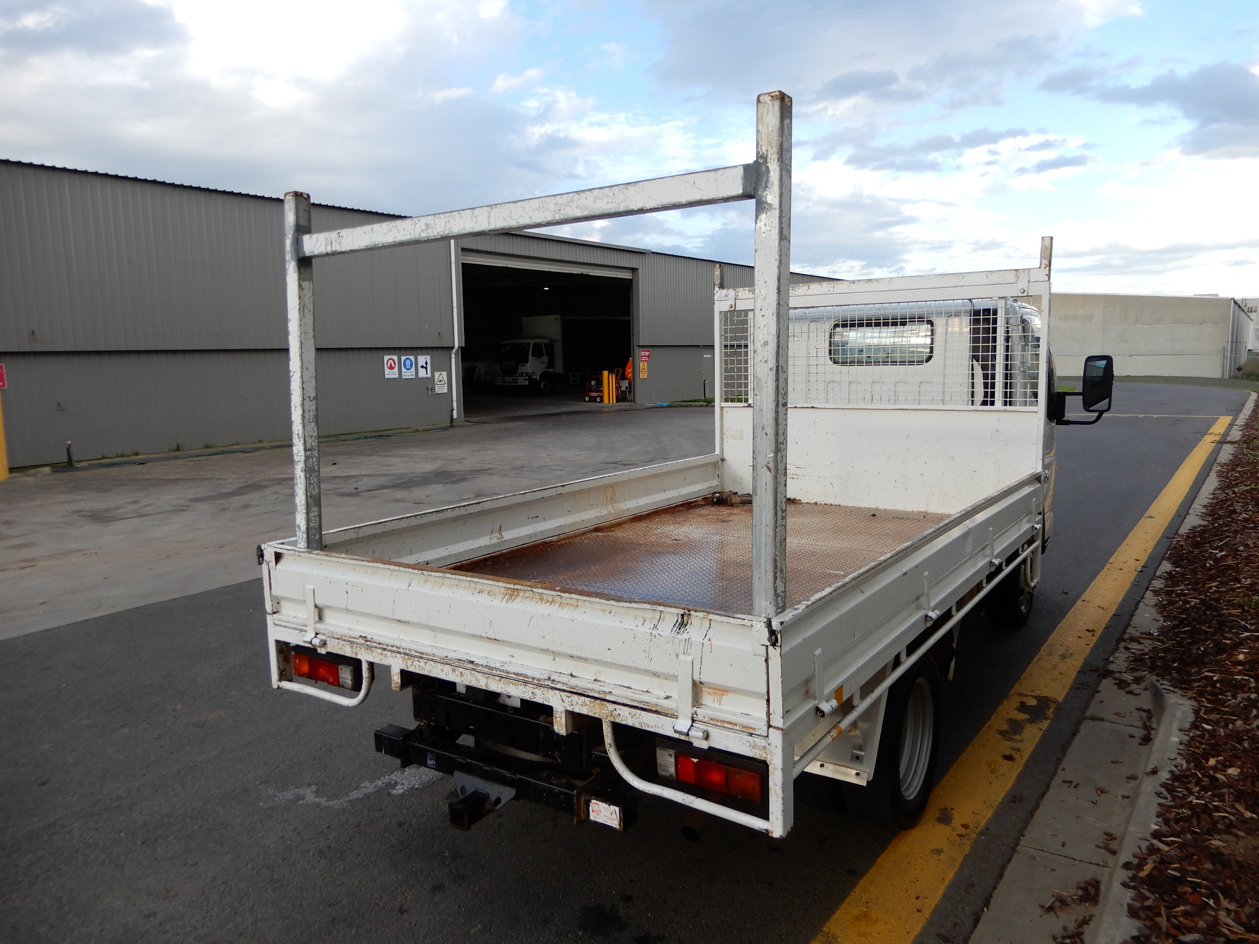 2006 FUSO CANTER TRUCK MANUAL TRAY