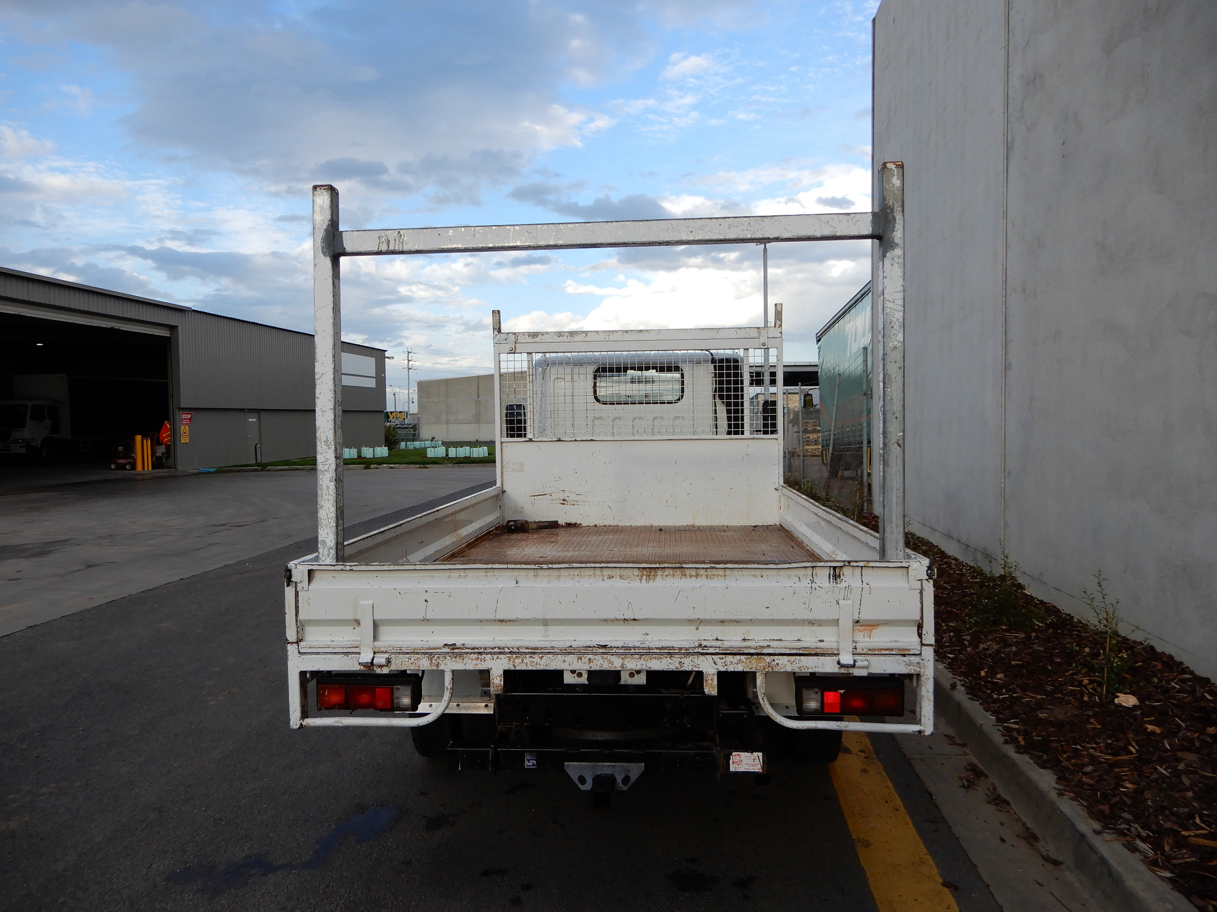 2006 FUSO CANTER TRUCK MANUAL TRAY