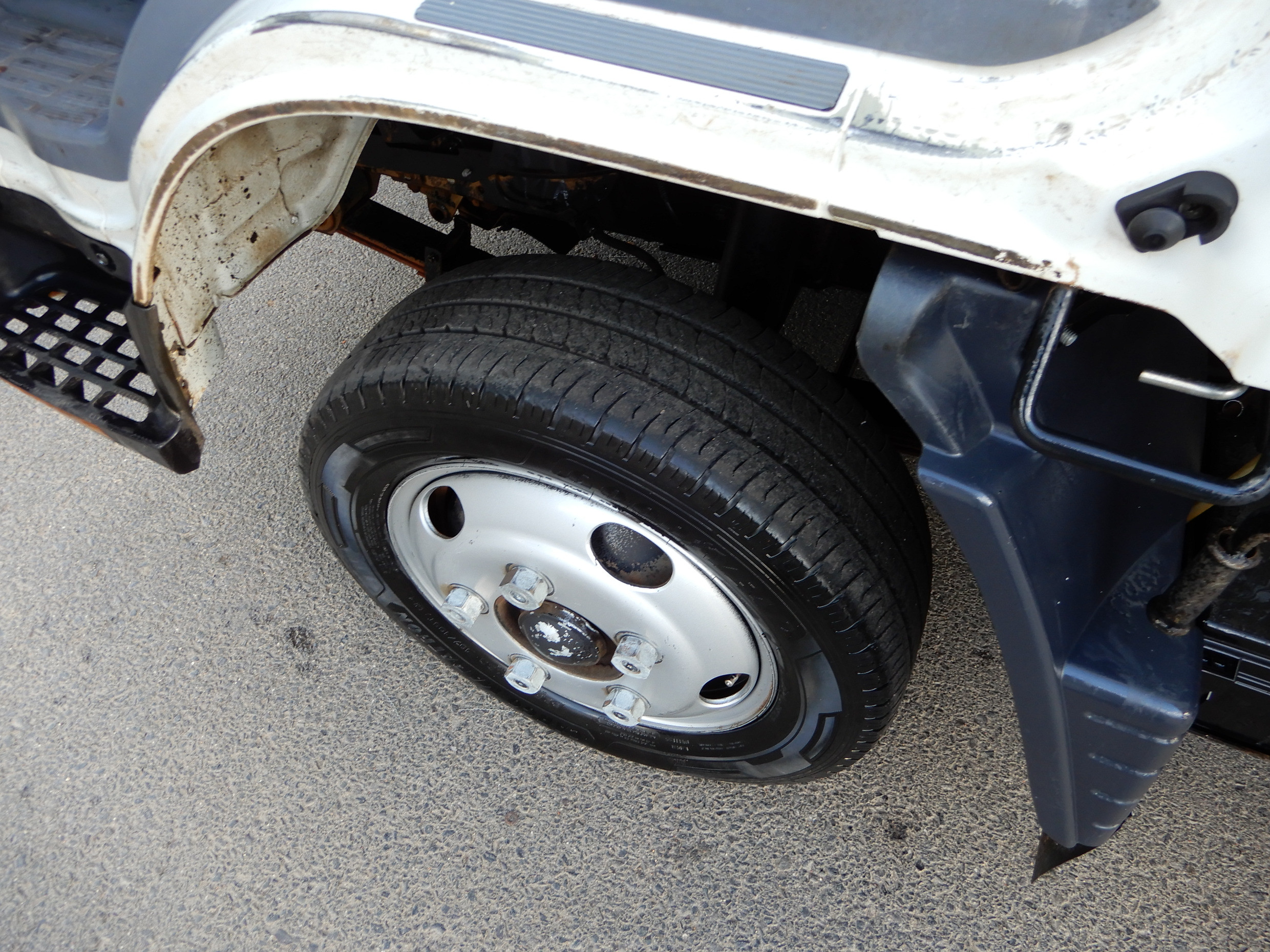 2006 FUSO CANTER TRUCK MANUAL TRAY