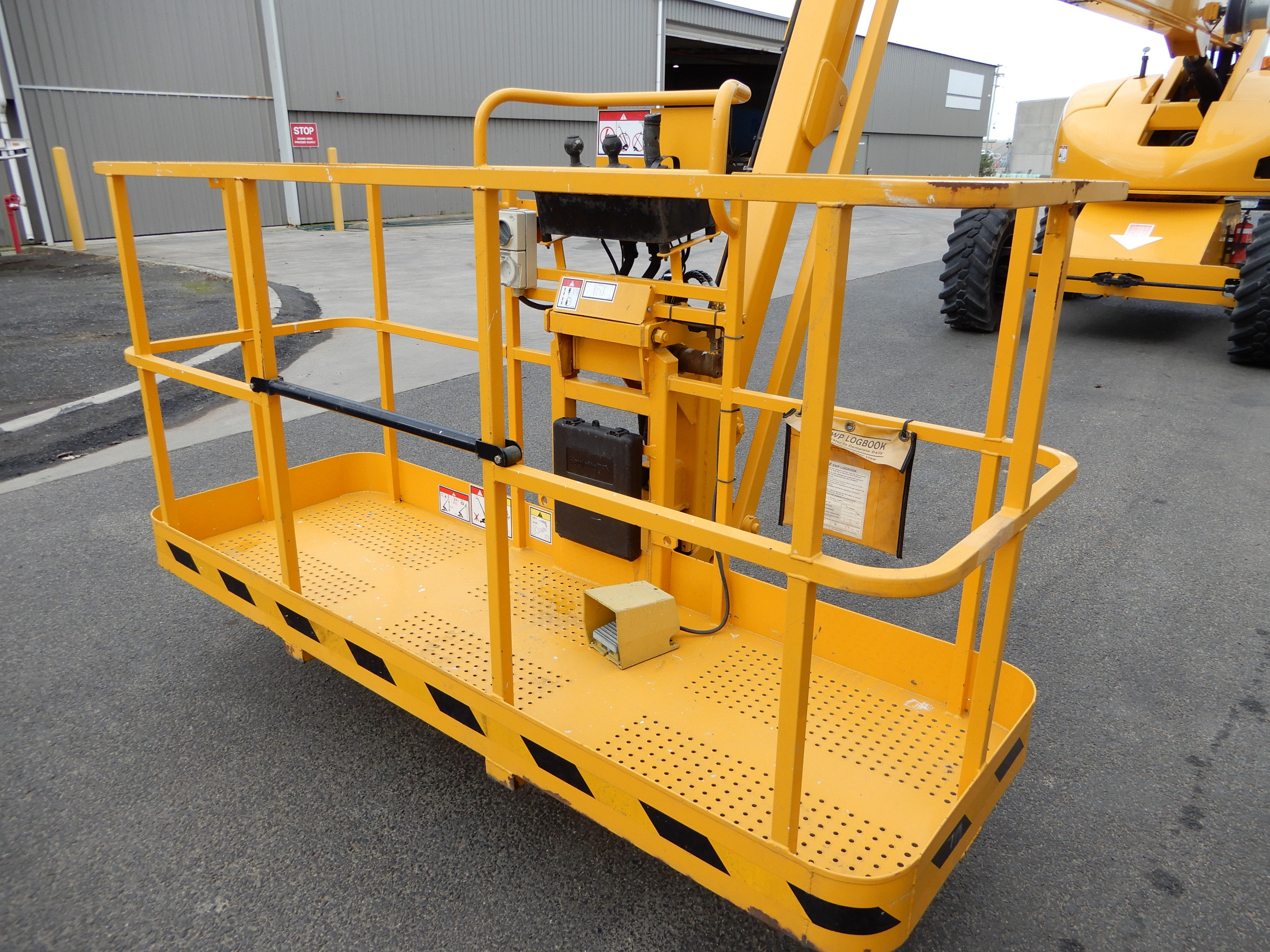2001 HAULOTTE H23 TPX BOOM LIFT