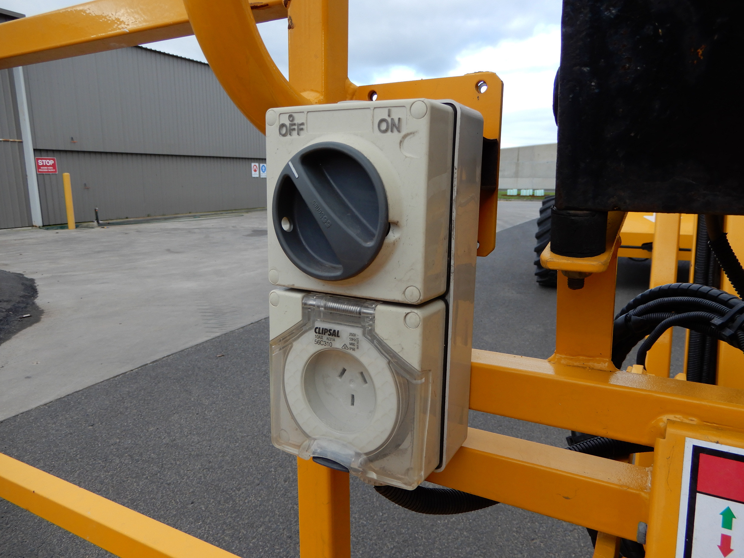 2001 HAULOTTE H23 TPX BOOM LIFT