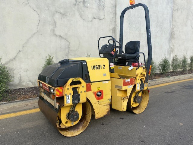 2006 DYNAPAC CC102 VIBRATING ROLLER