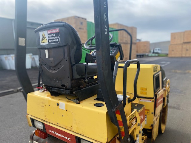 2006 DYNAPAC CC102 VIBRATING ROLLER