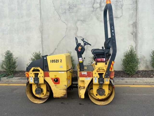 2006 DYNAPAC CC102 VIBRATING ROLLER