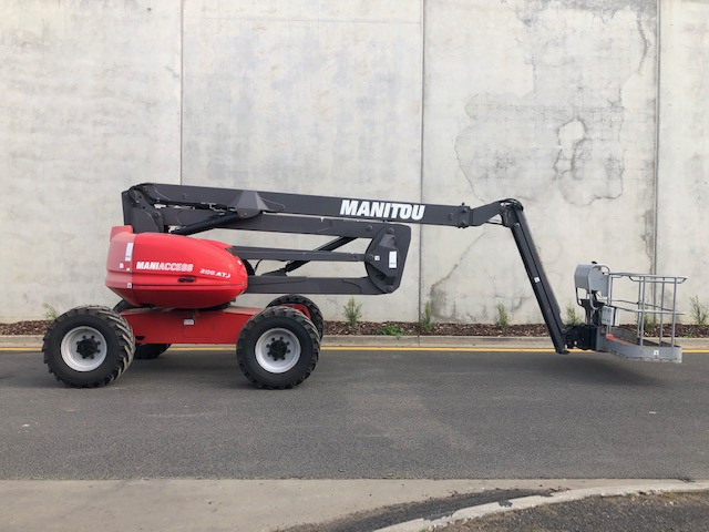 2013 MANITOU 200ATJ BOOM LIFT