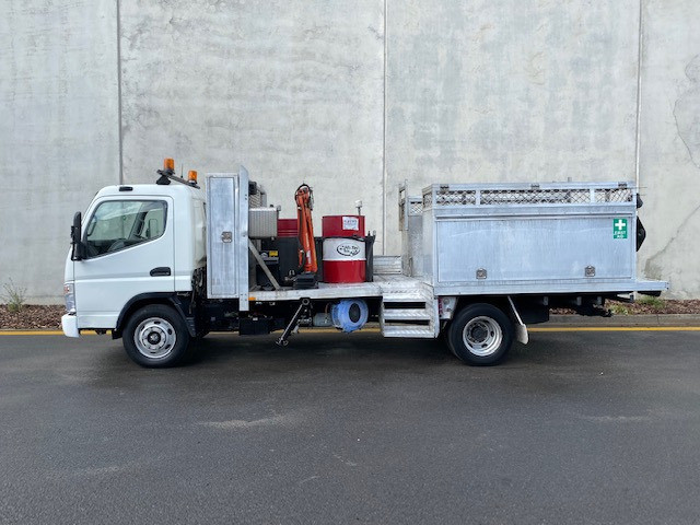 2006 FUSO CANTER TRUCK SERVICE BODY