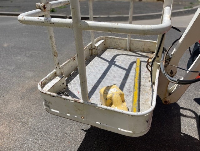 2010 SNORKEL MHP1335 TRAILER MOUNTED BOOM LIFT