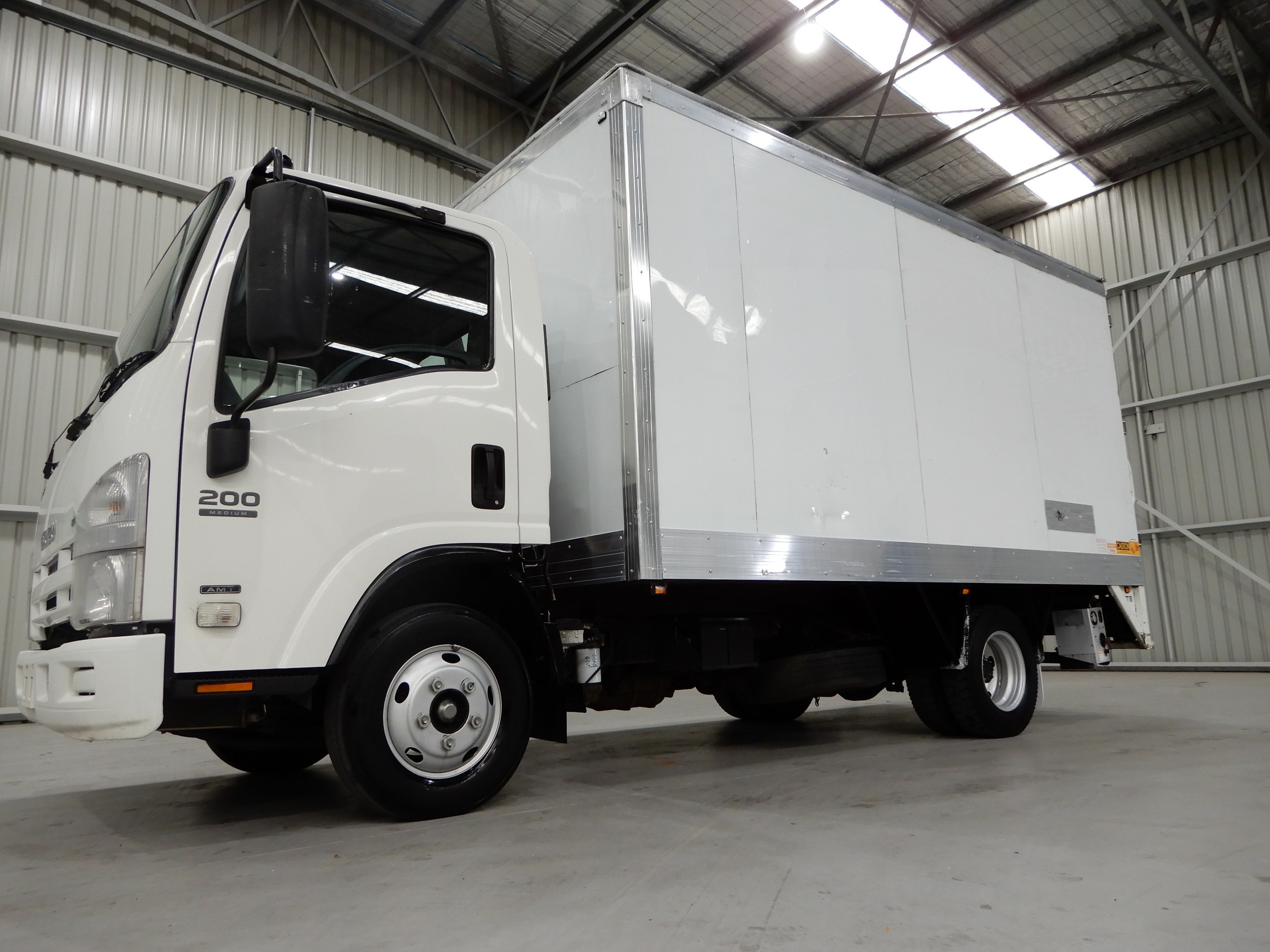 2012 ISUZU NPR200 TRUCK PANTECH