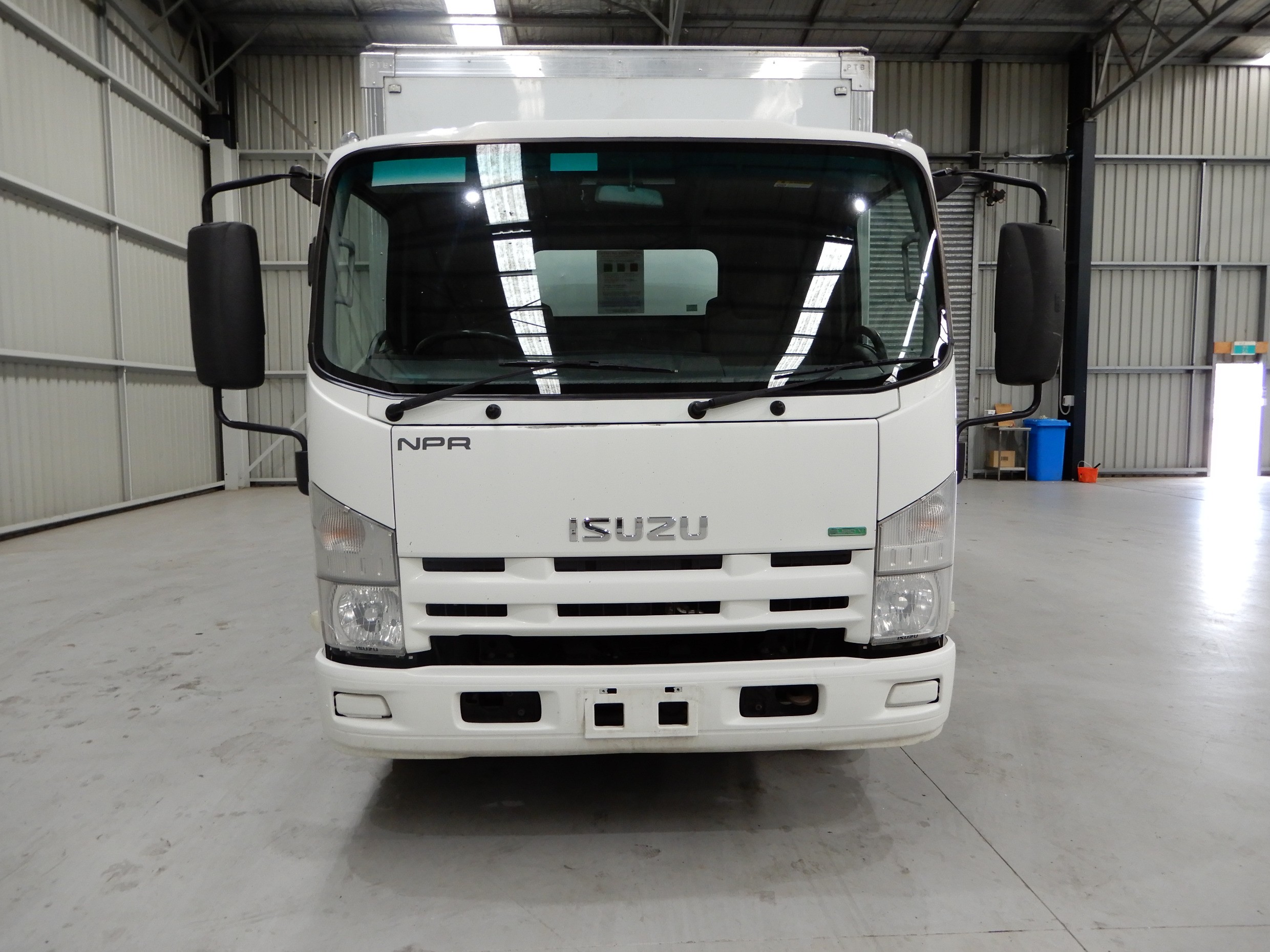 2012 ISUZU NPR200 TRUCK PANTECH