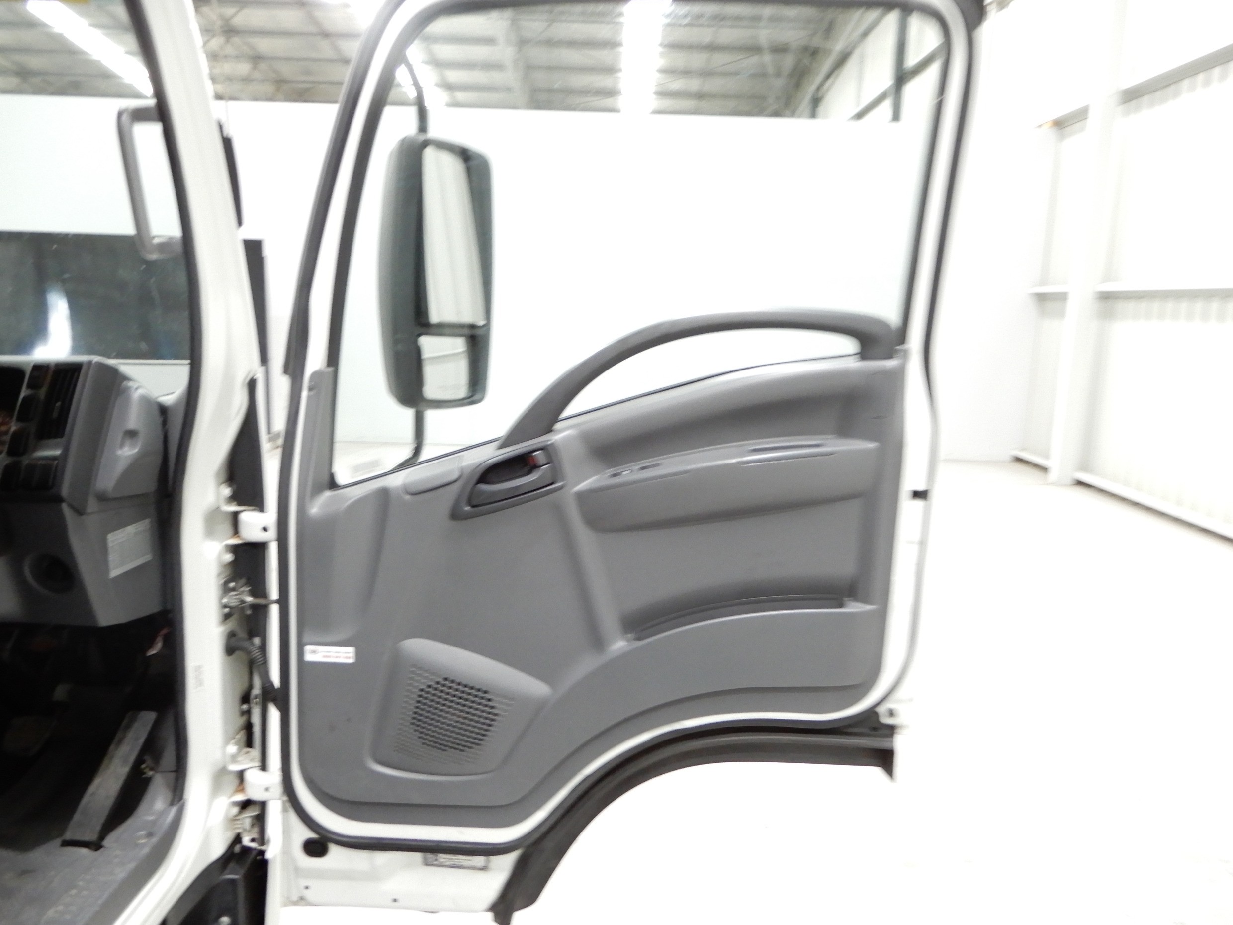 2012 ISUZU NPR200 TRUCK PANTECH