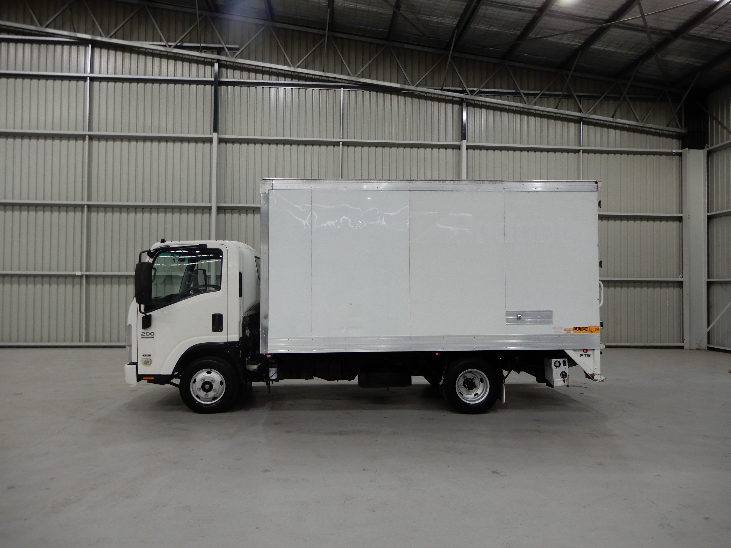 2012 ISUZU NPR200 TRUCK PANTECH