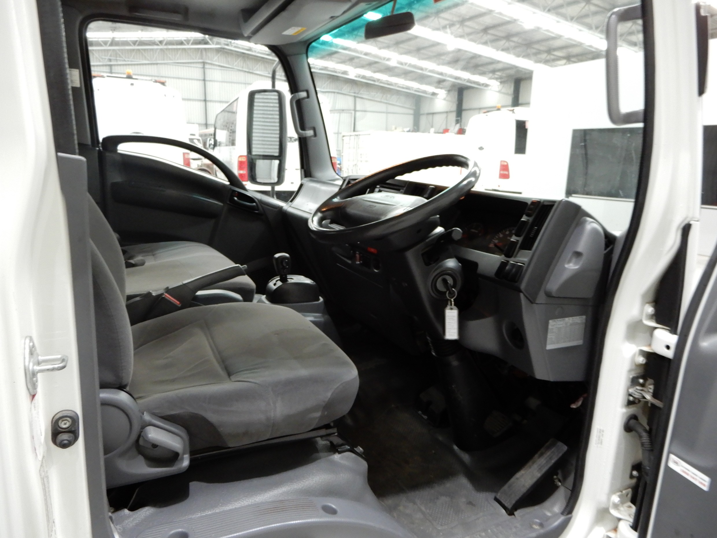 2012 ISUZU NPR200 TRUCK PANTECH