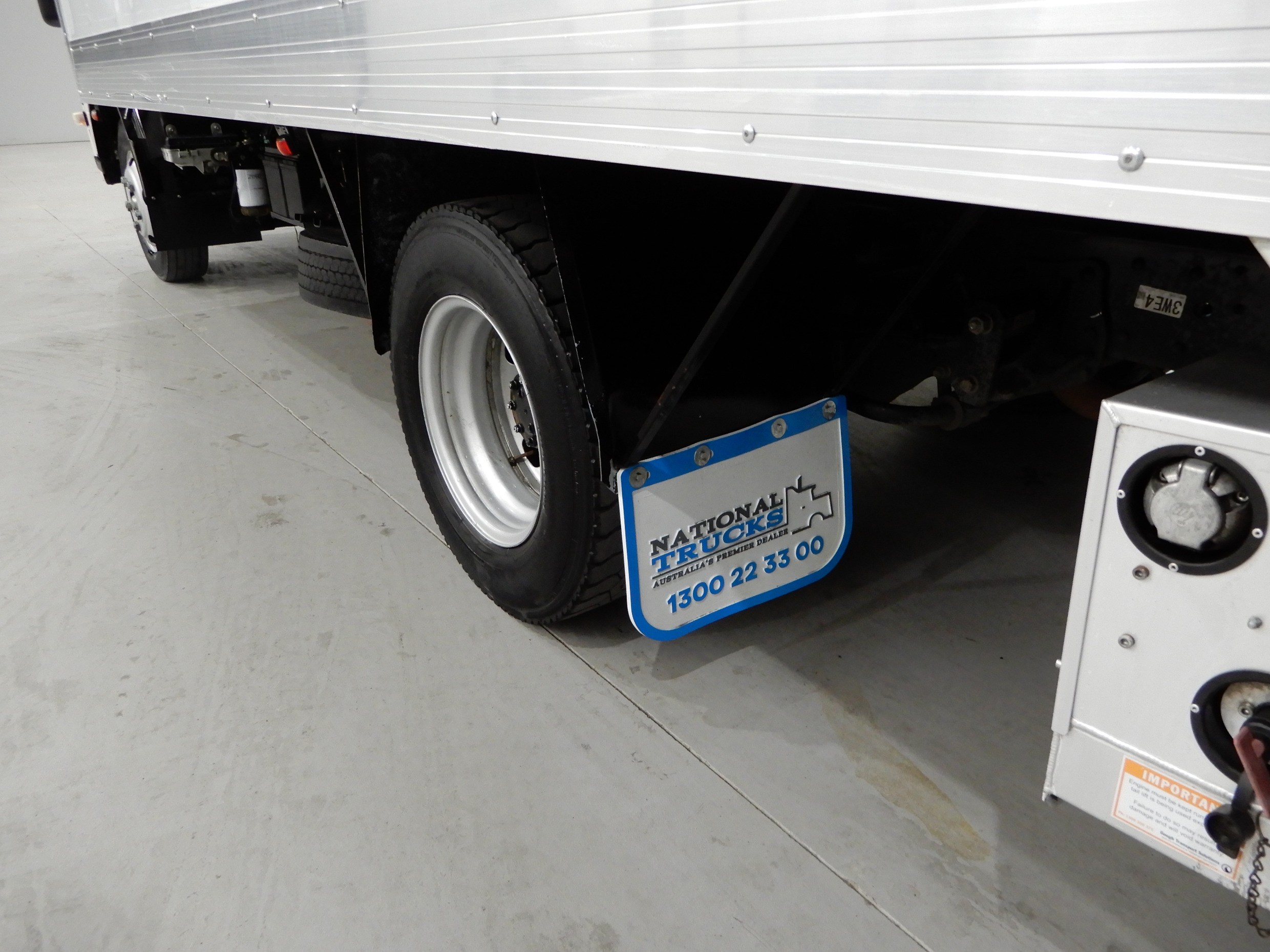 2012 ISUZU NPR200 TRUCK PANTECH
