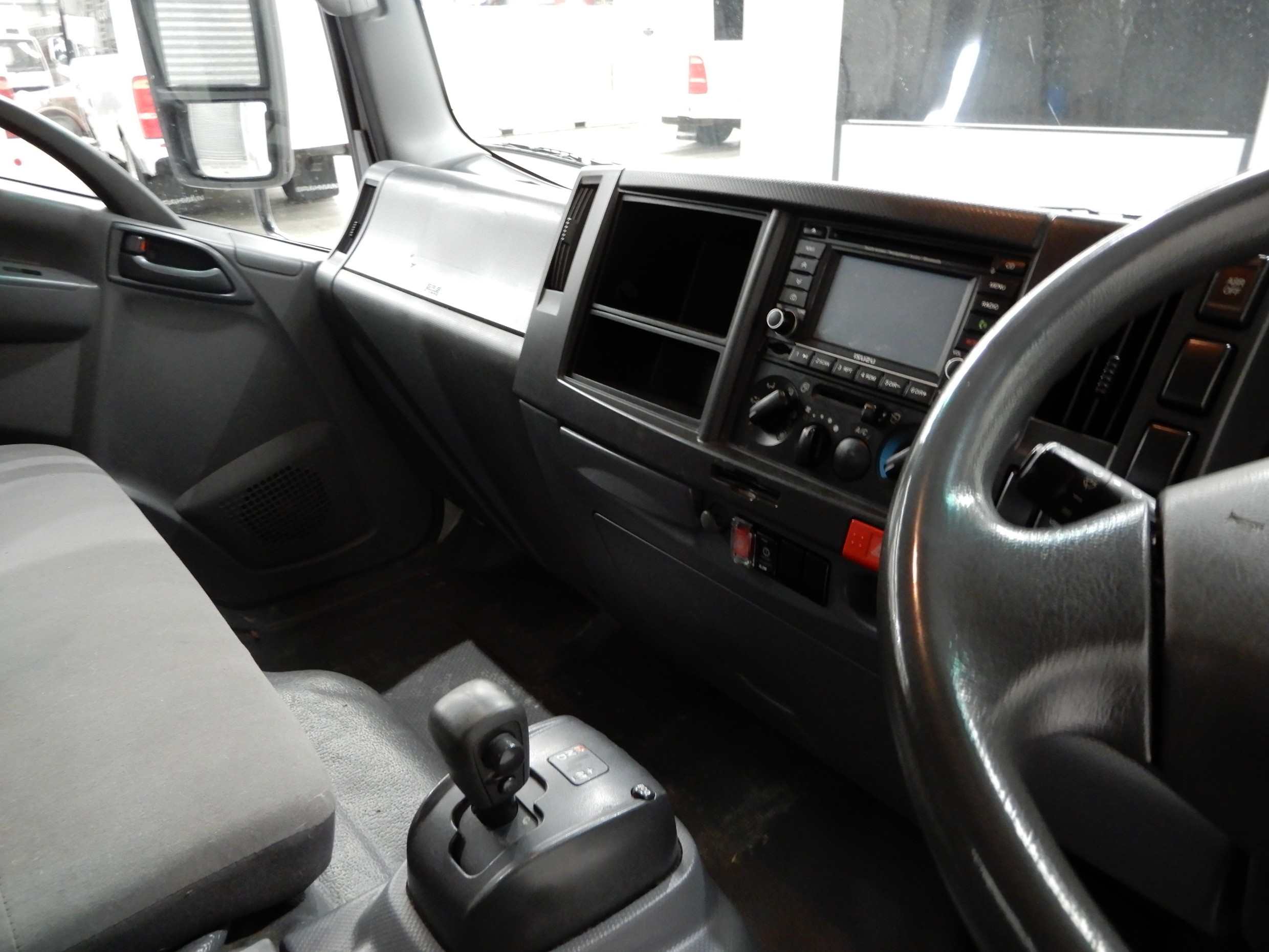 2012 ISUZU NPR200 TRUCK PANTECH
