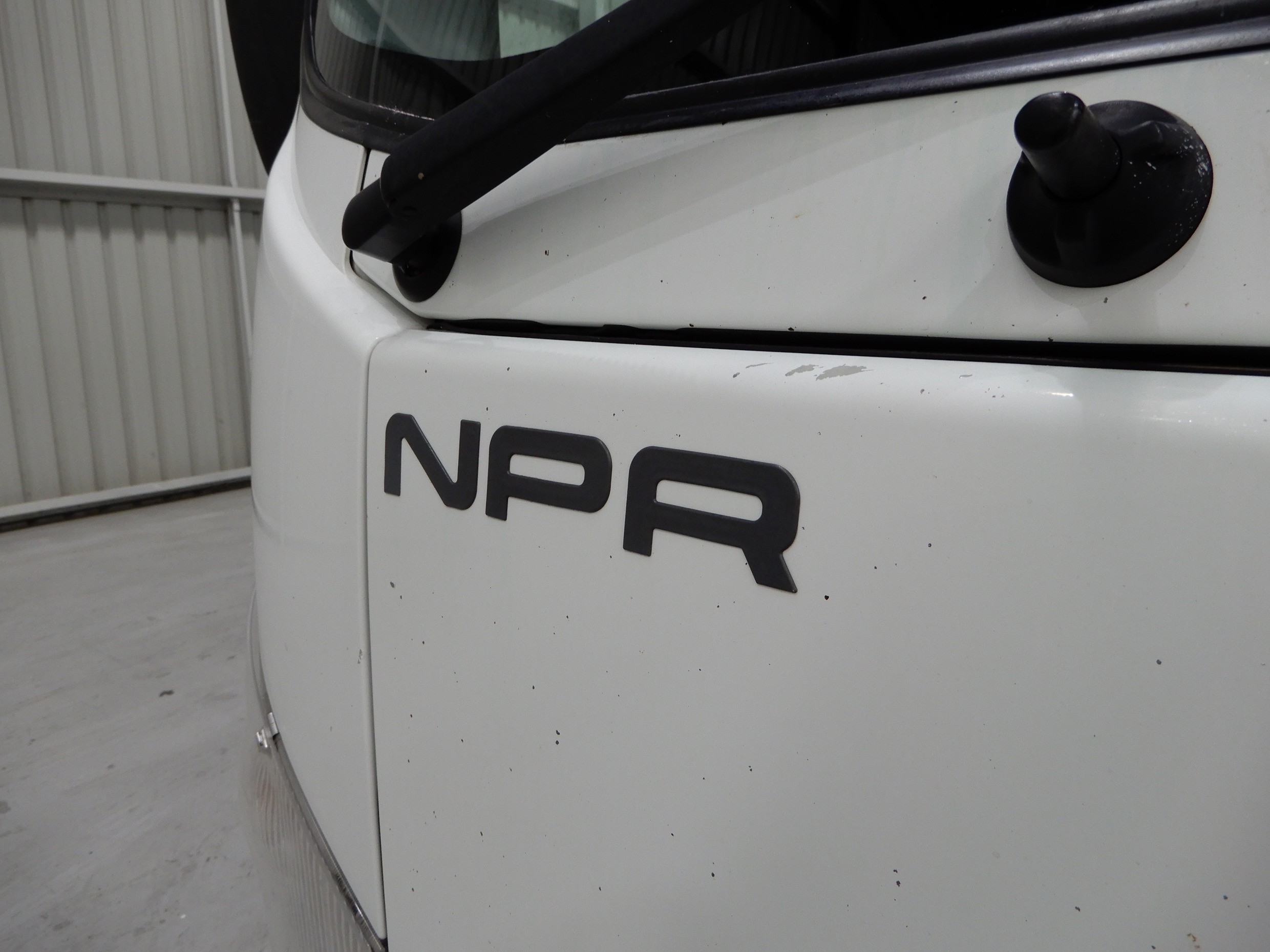 2012 ISUZU NPR200 TRUCK PANTECH