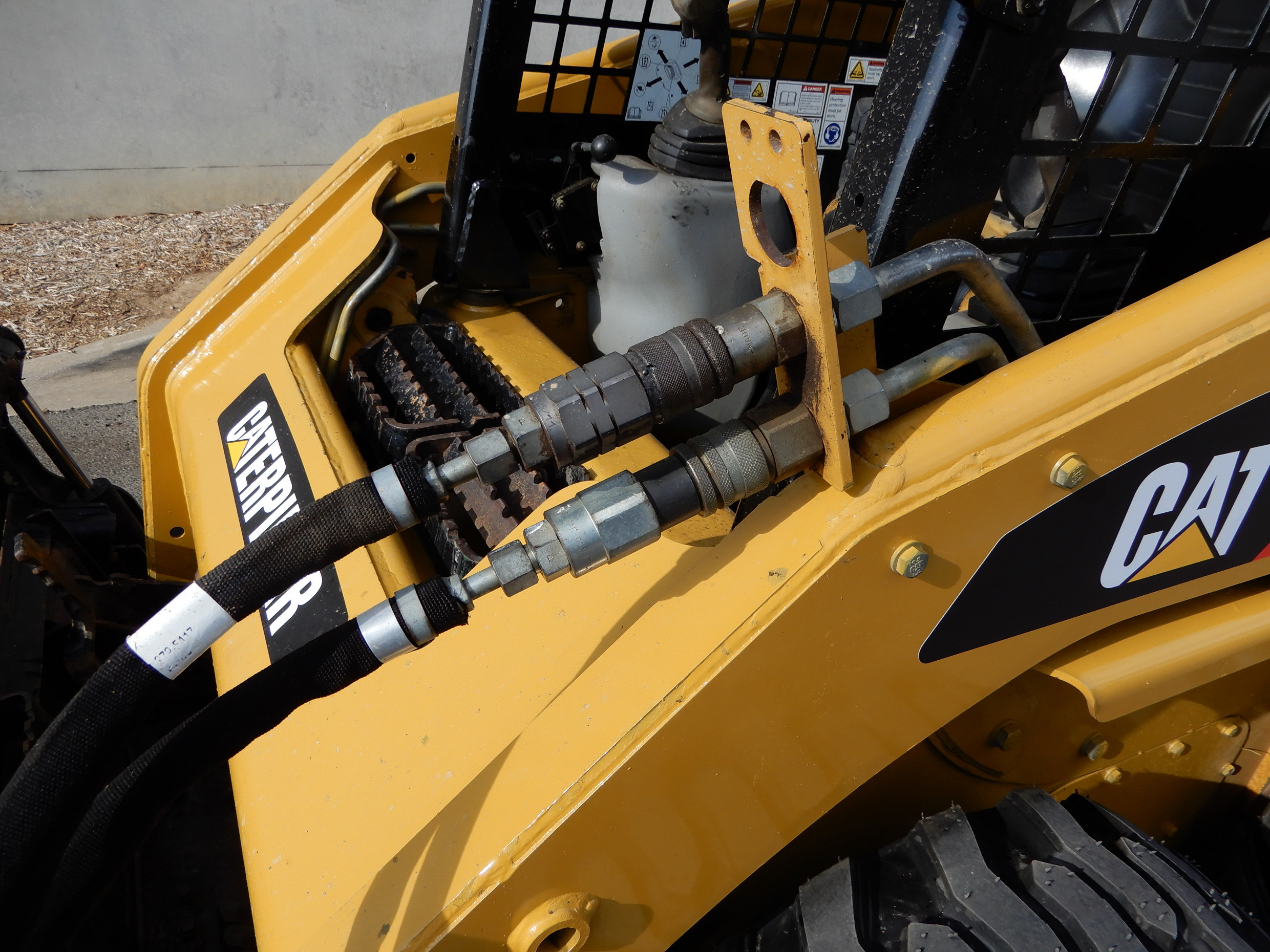2011 CATERPILLAR 216B LOADER SKID STEER