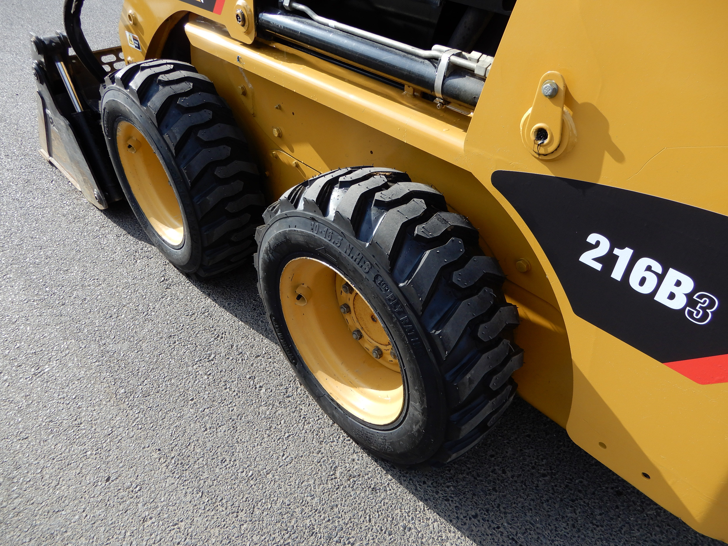 2011 CATERPILLAR 216B LOADER SKID STEER