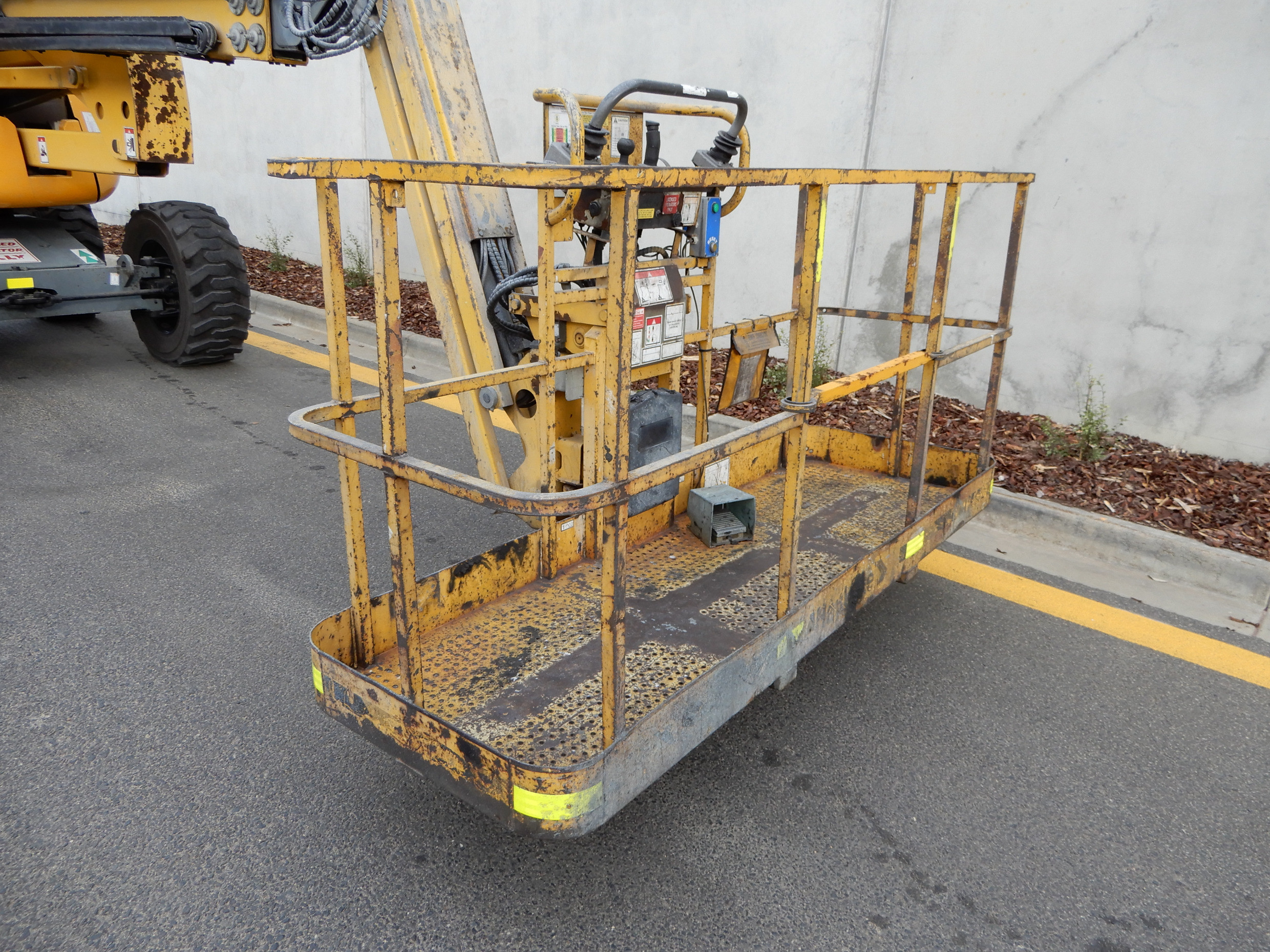 2009 HAULOTTE BOOM LIFT