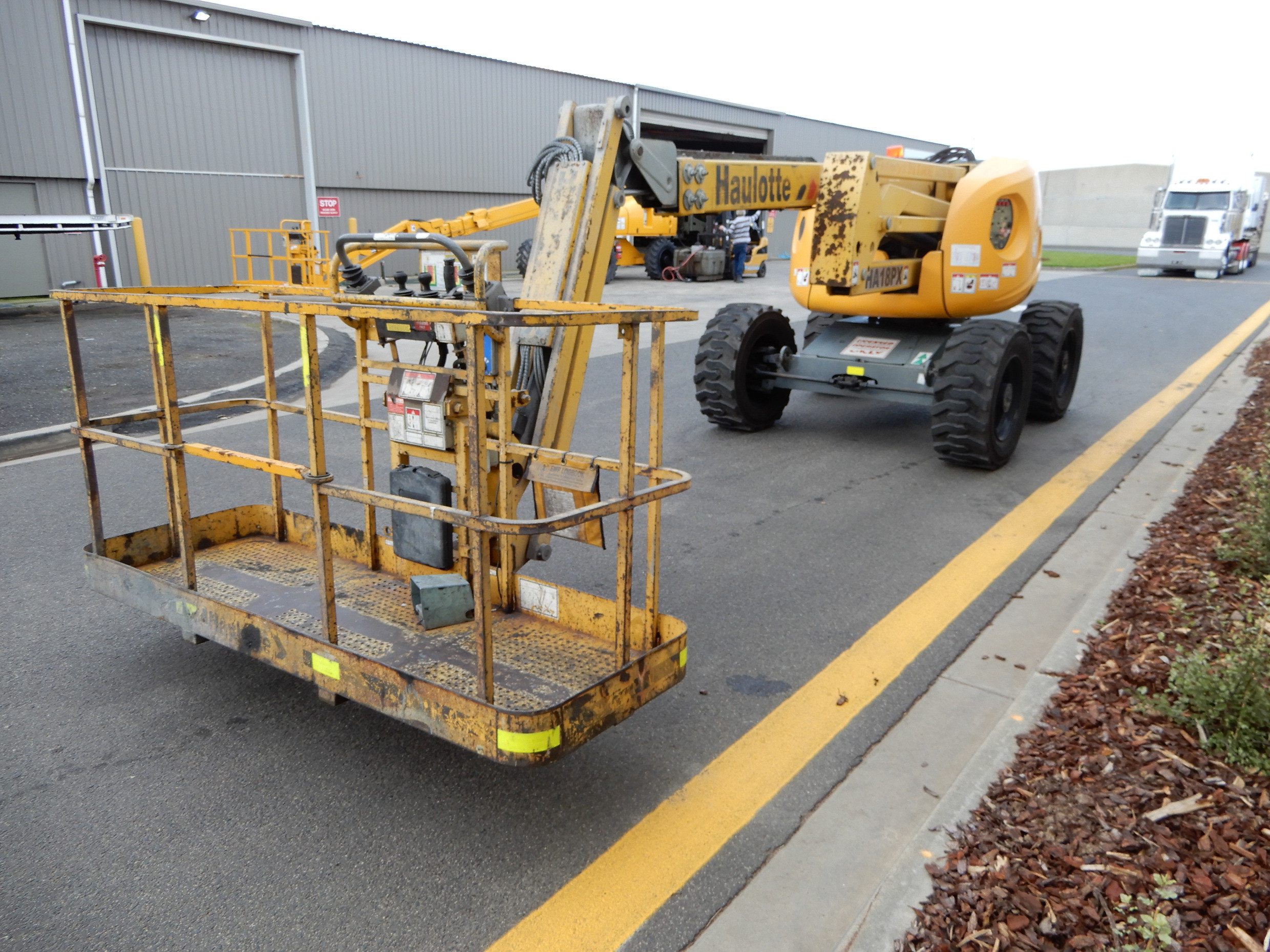2009 HAULOTTE BOOM LIFT
