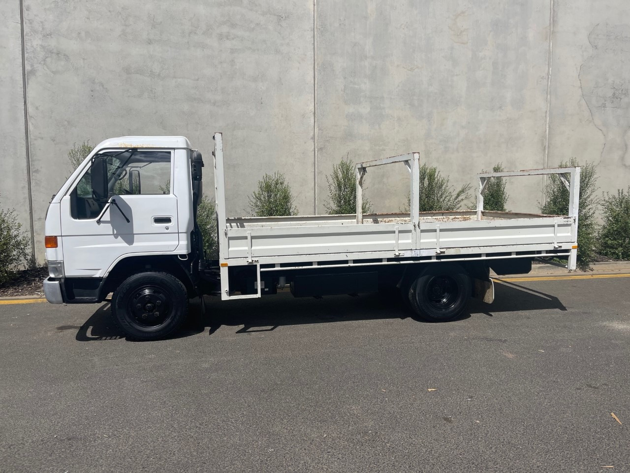 1996 TOYOTA DYNA 300 TRAY TRUCK