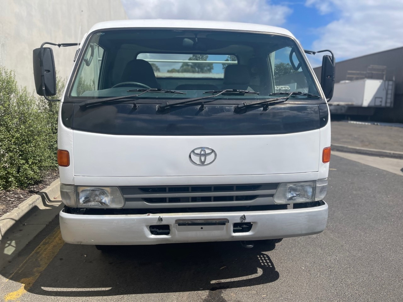 1996 TOYOTA DYNA 300 TRAY TRUCK
