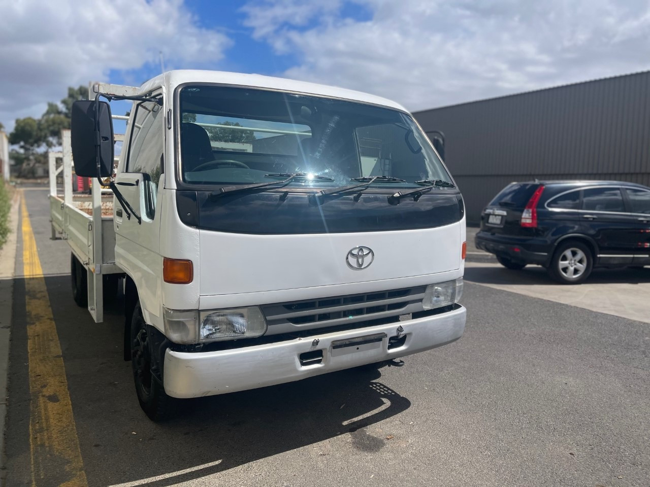 1996 TOYOTA DYNA 300 TRAY TRUCK