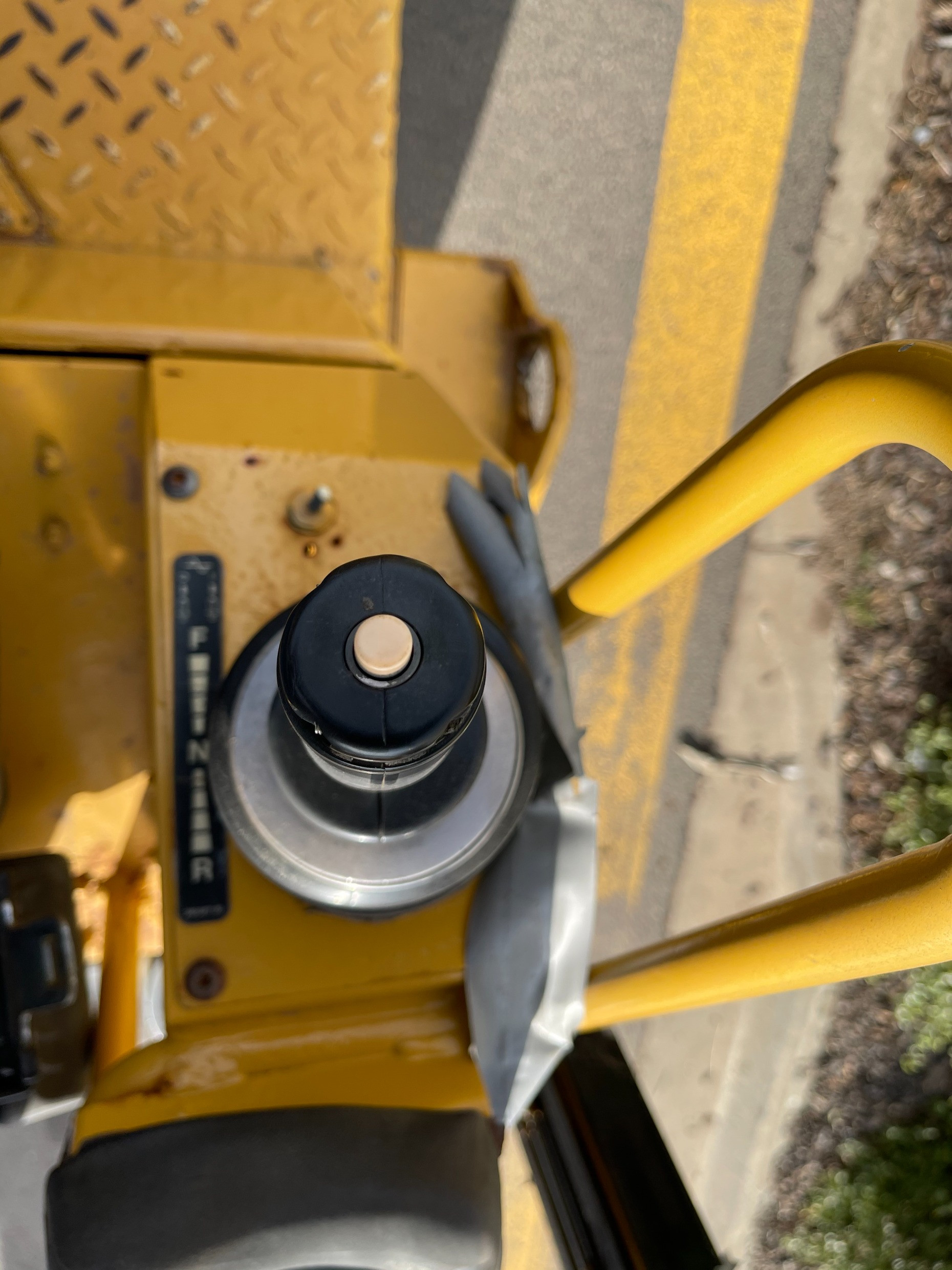 CATERPILLAR CB224E VIBRATING ROLLER