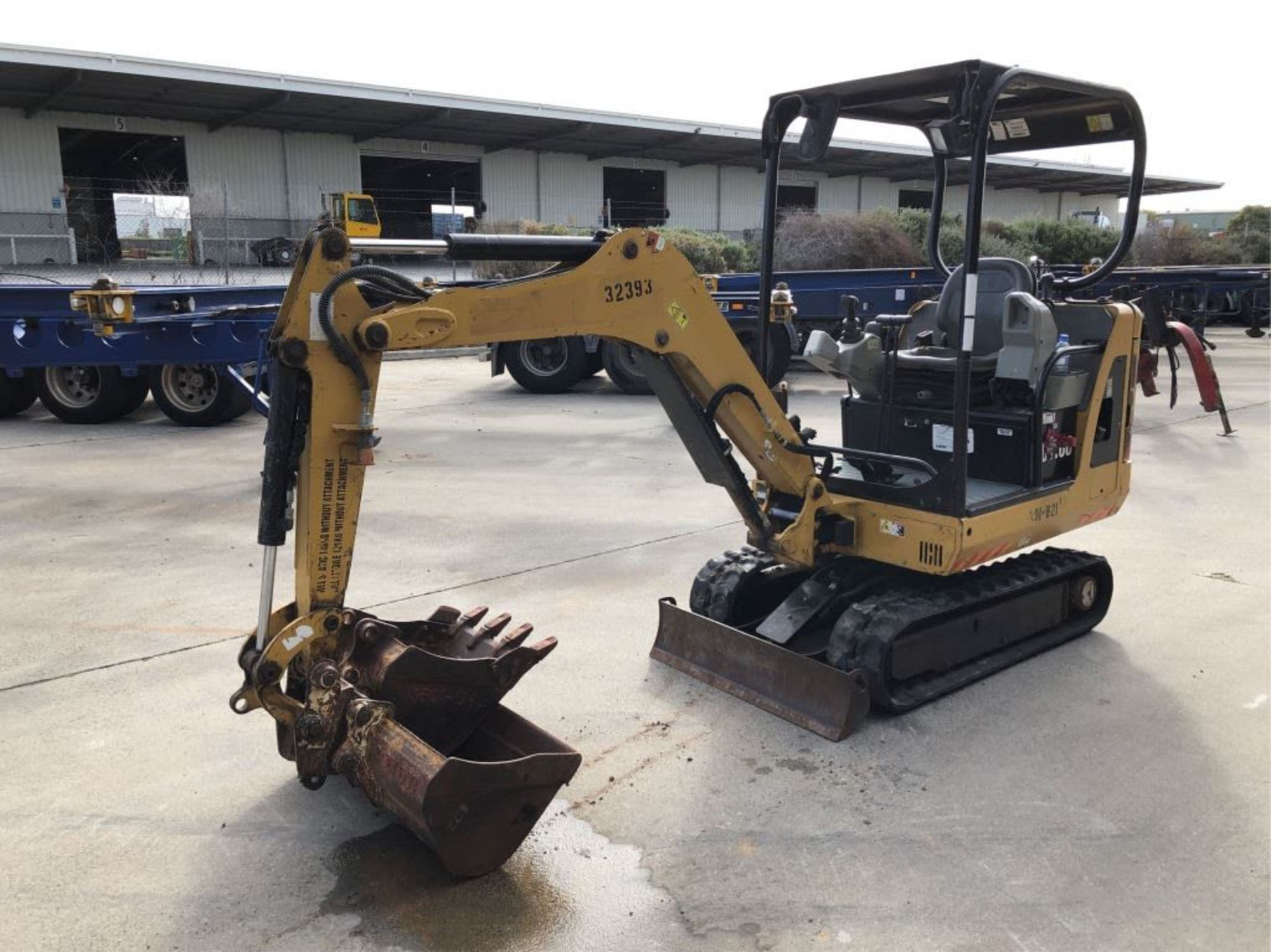 2010 CATERPILLAR 301.6 EXCAVATOR