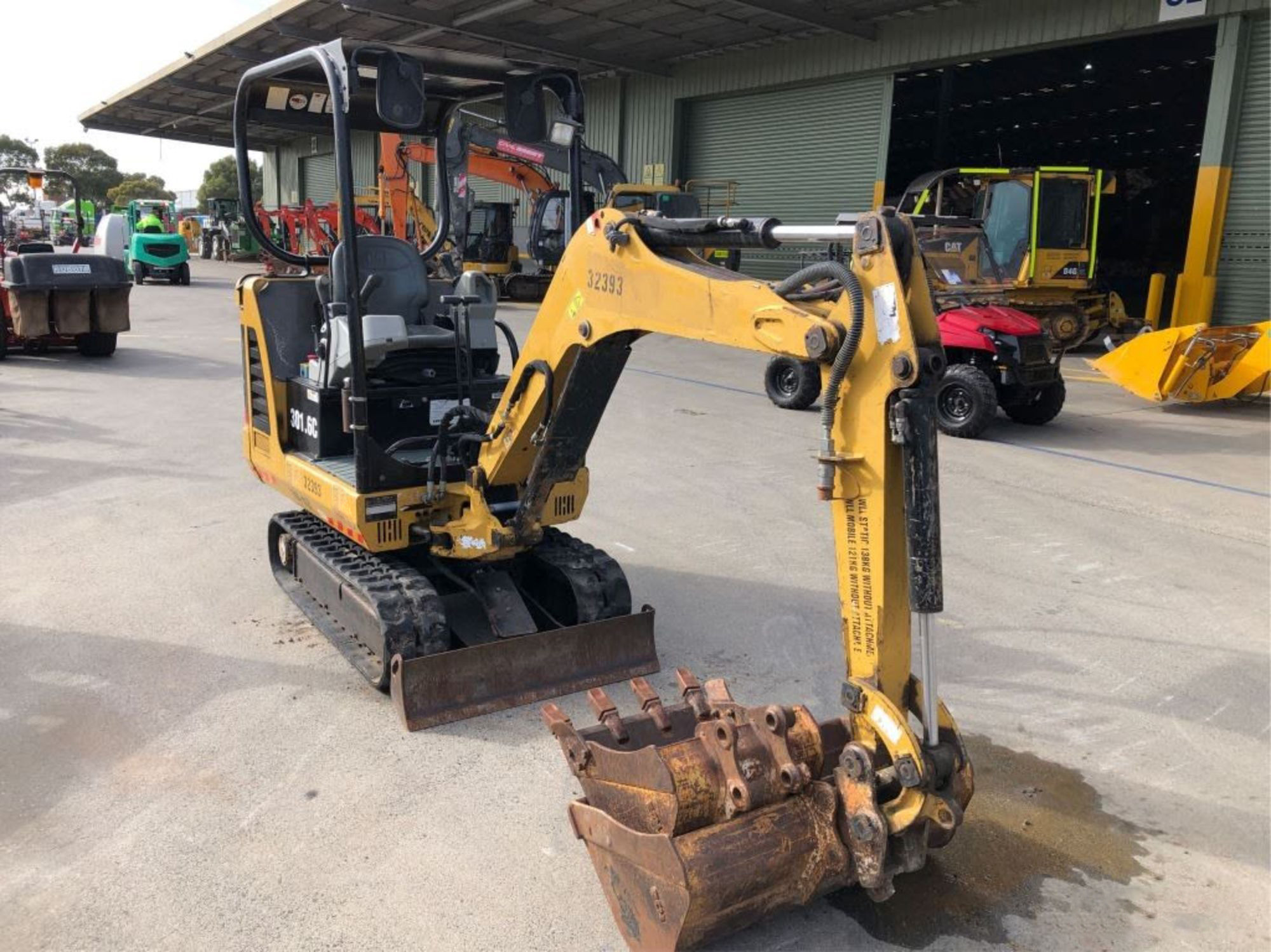 2010 CATERPILLAR 301.6 EXCAVATOR