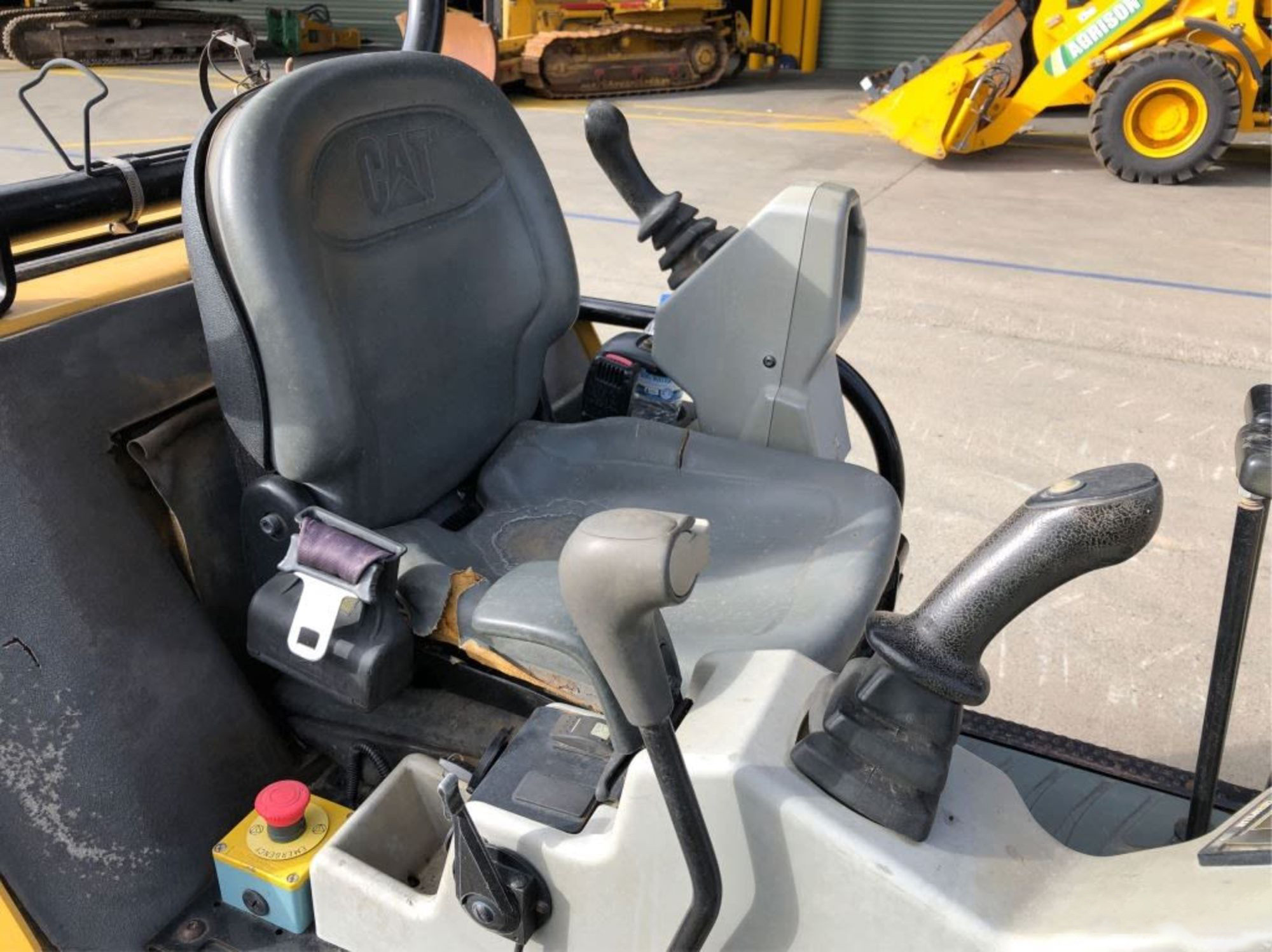 2010 CATERPILLAR 301.6 EXCAVATOR