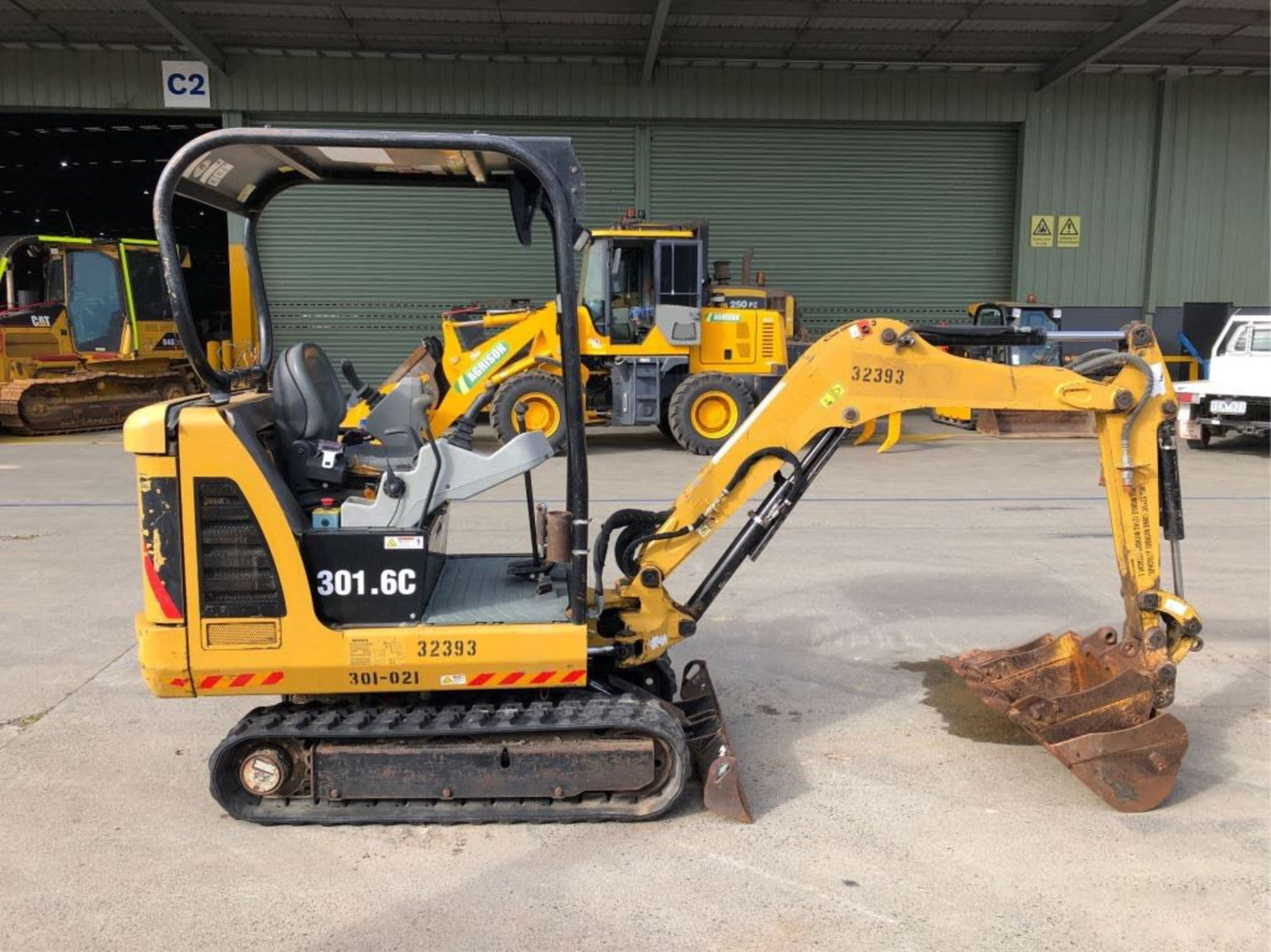 2010 CATERPILLAR 301.6 EXCAVATOR