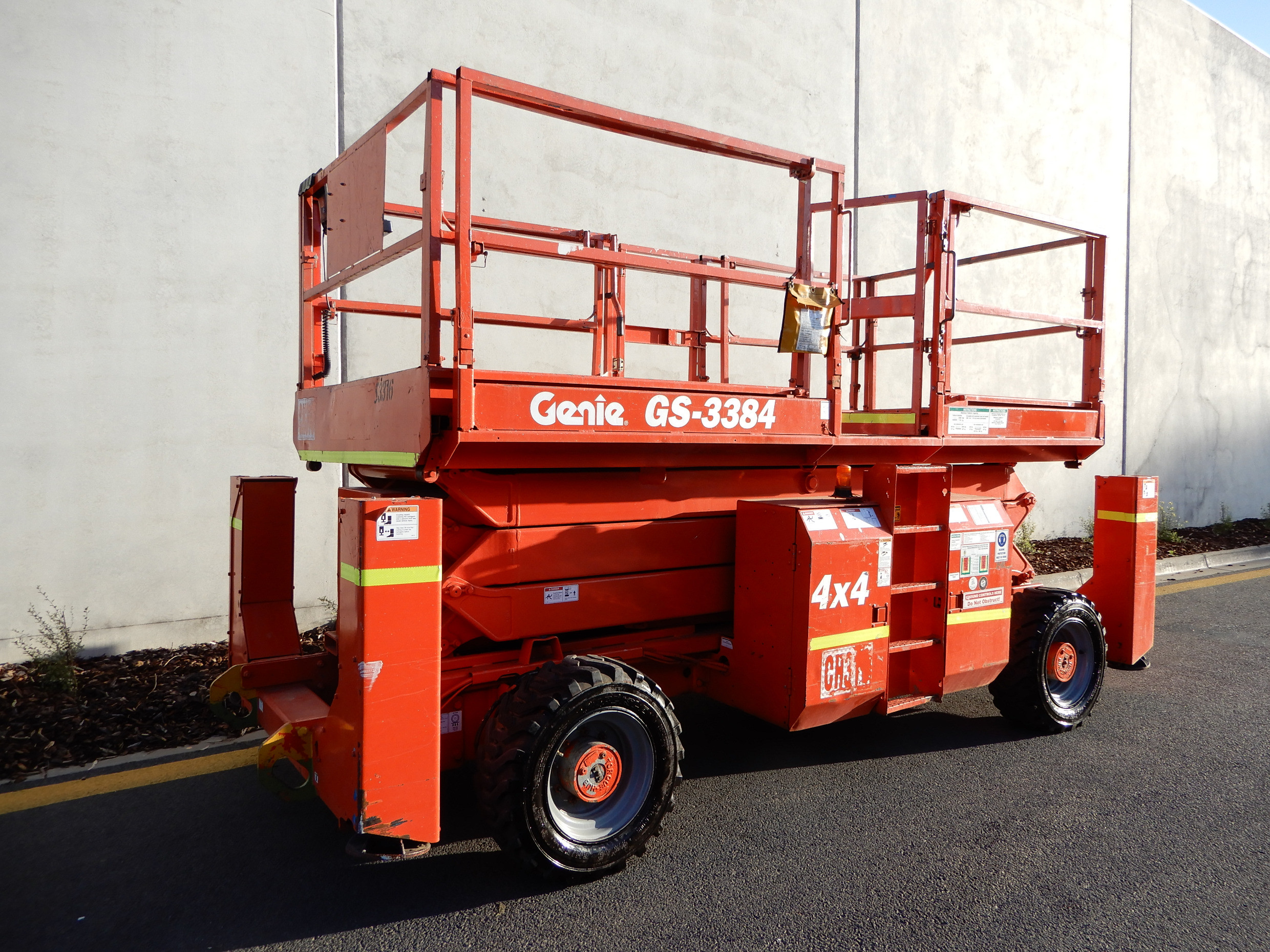 2005 GENIE GS-3384RT SCISSOR LIFT